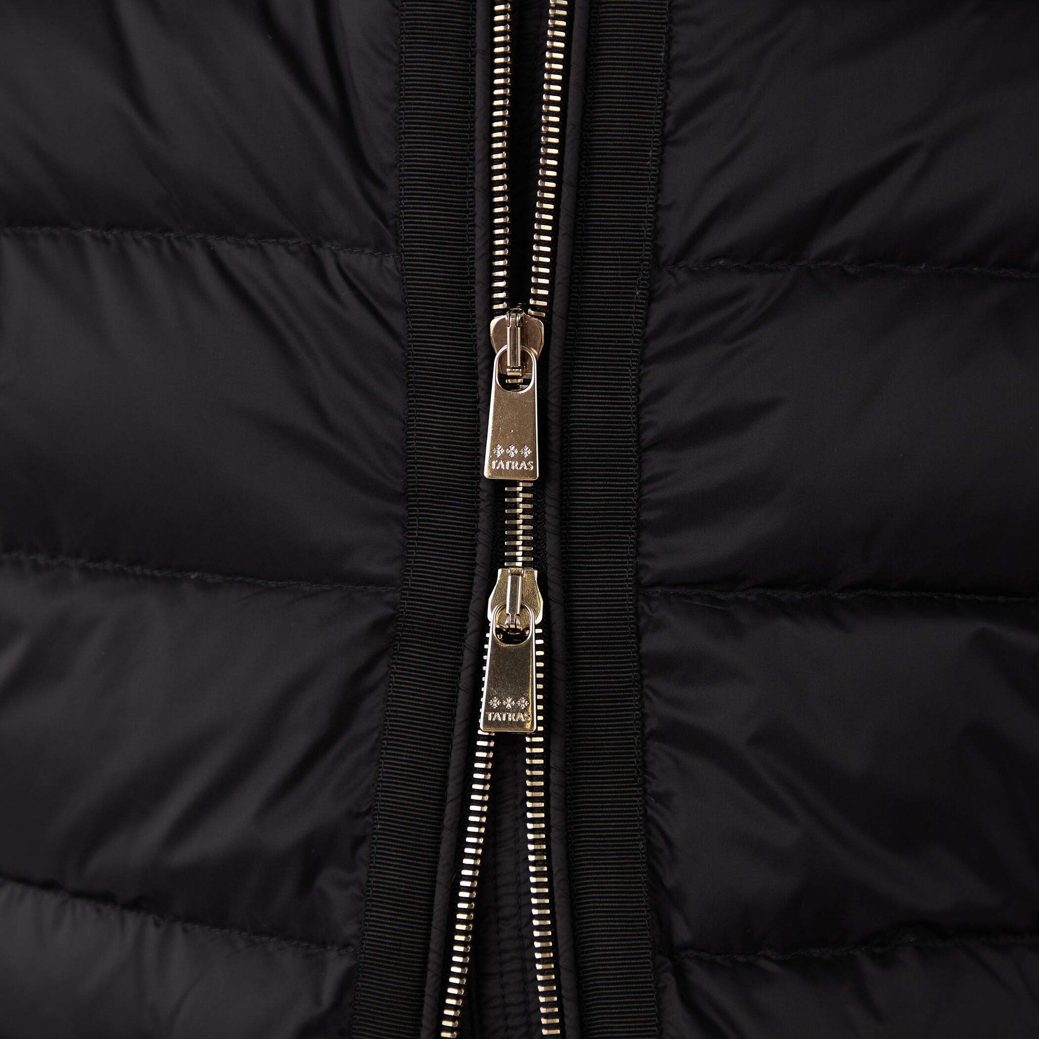 【美品】TATRAS トゥモローランド 別注 PESCHE ブラック 03 別注】TATRAS GILDA ショートダウンジャケット