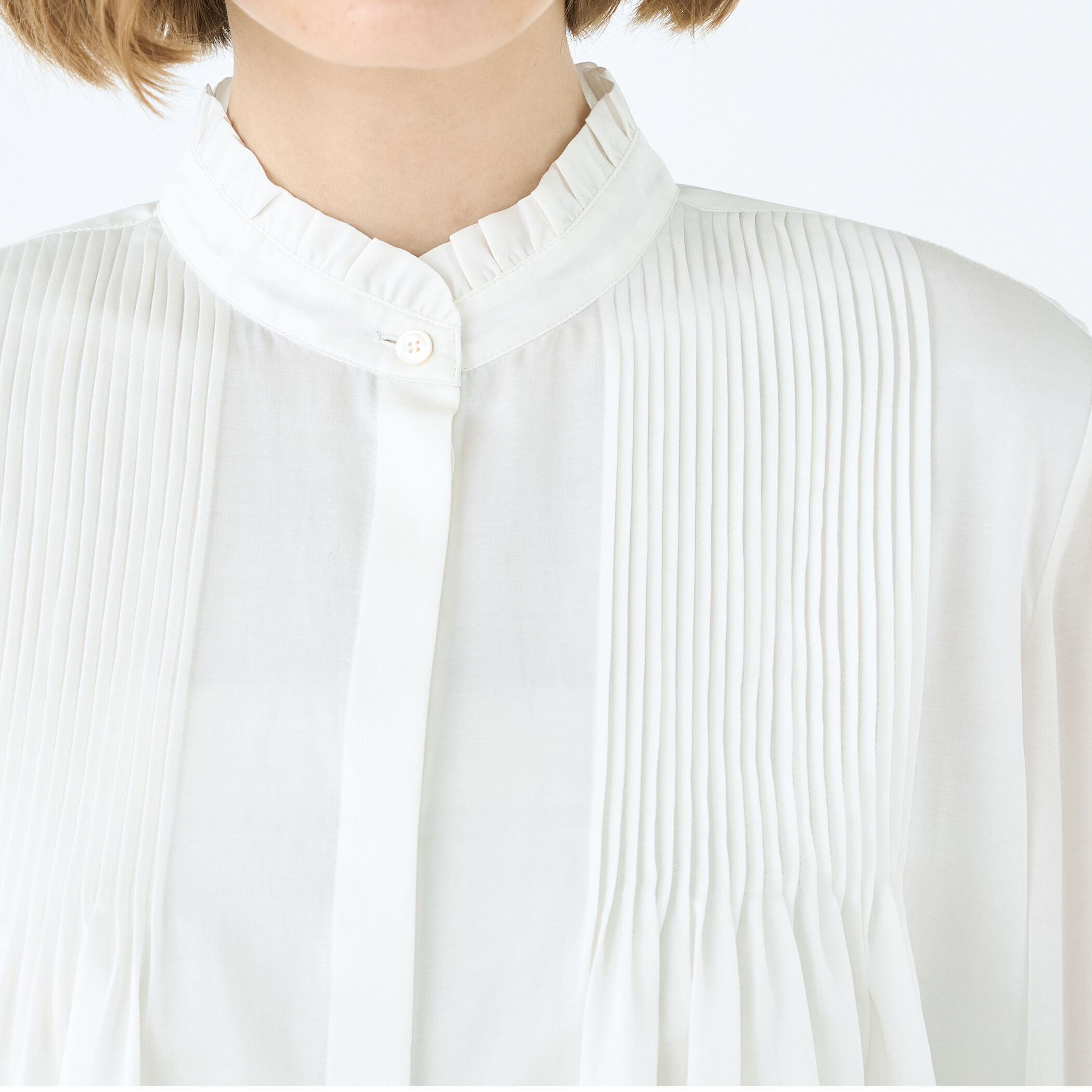 コットンシルクサテン ピンタックフリルブラウス｜トゥモローランド