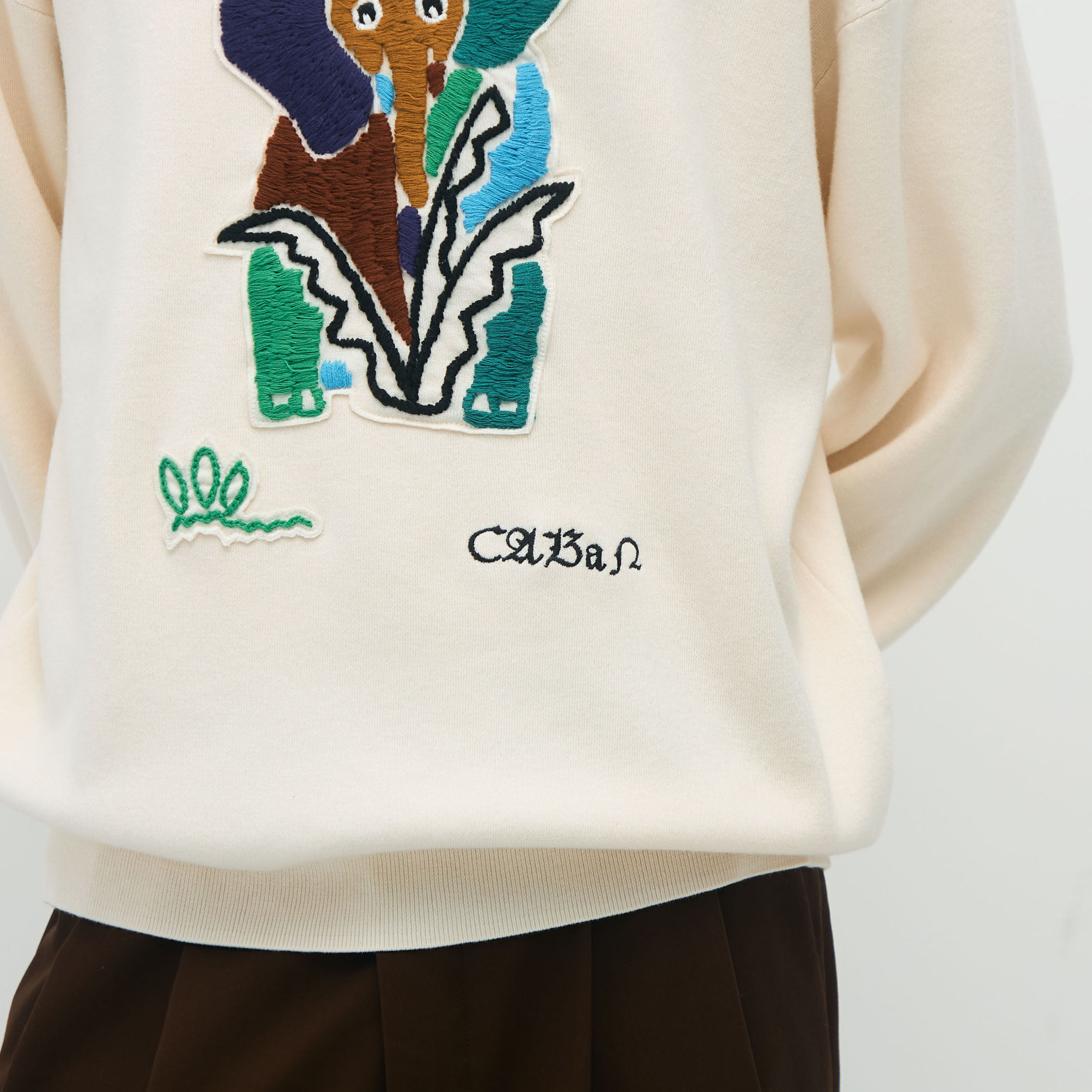 CABaN コットンカシミヤ Elephantエンブロイダリークルーネックプル