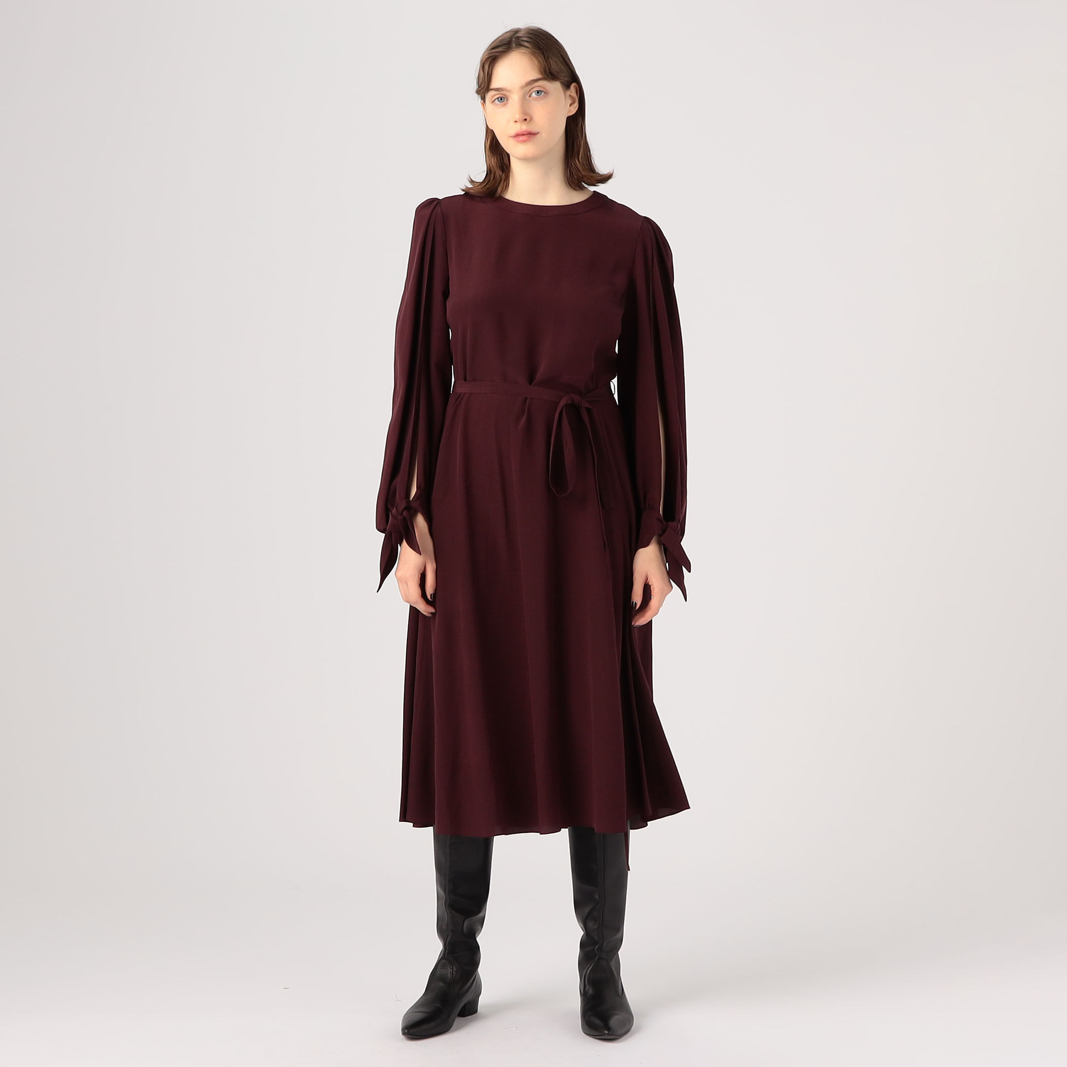 【Chloe】レーストリム シルククレープデシン マキシドレス Chloé シルククレープデシン製ノースリーブロングドレス | Chloé JP