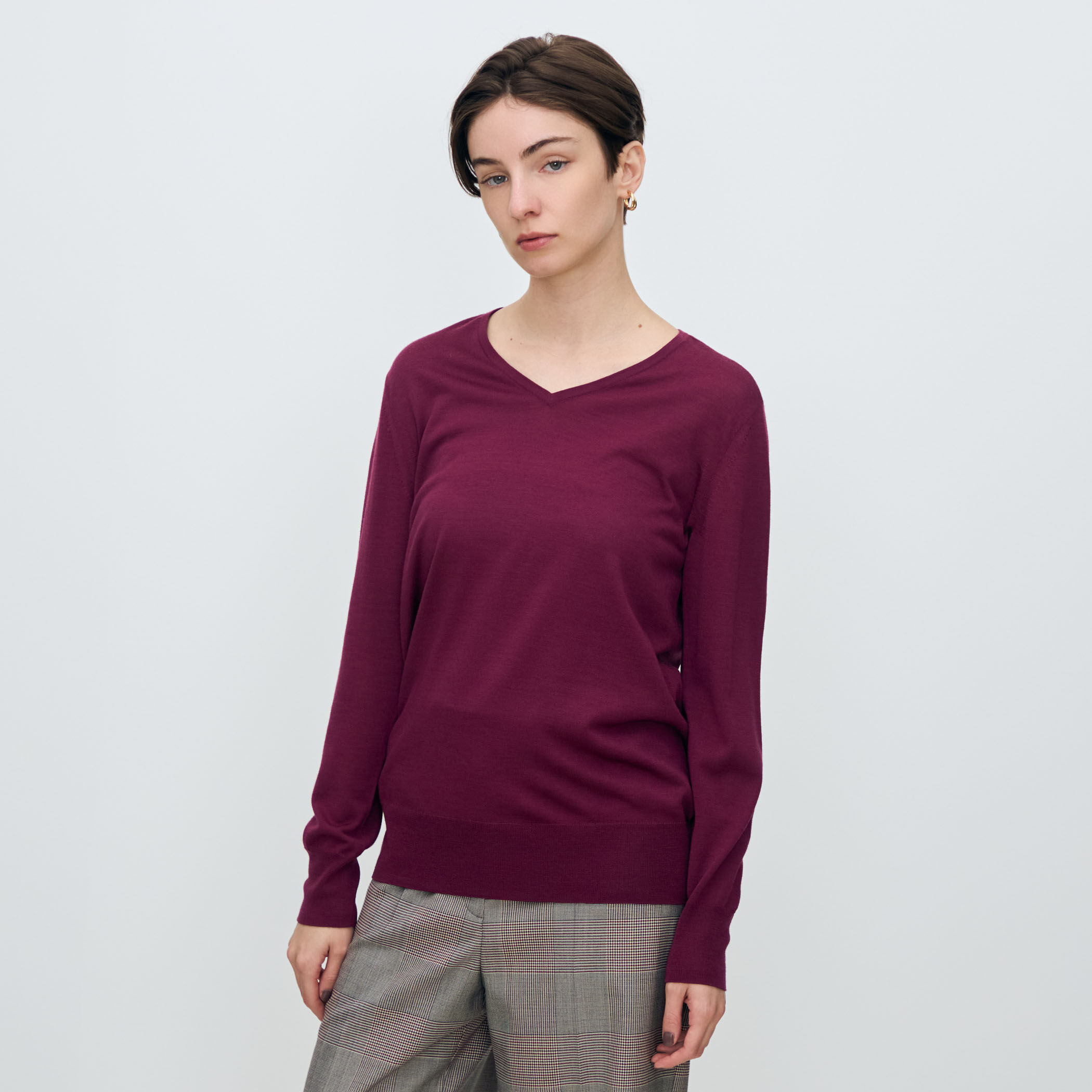 エクストラファインウール Vネックプルオーバー｜トゥモローランド