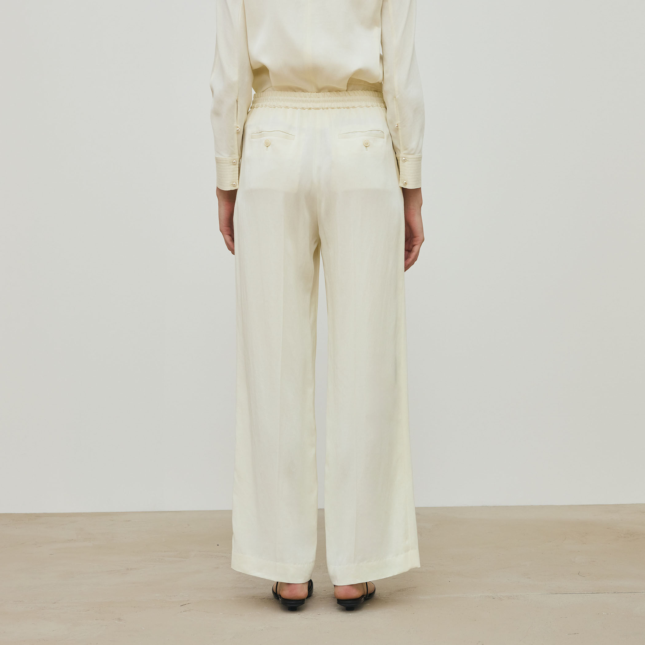 レーヨンサテン イージーストレートパンツ｜トゥモローランド 公式通販