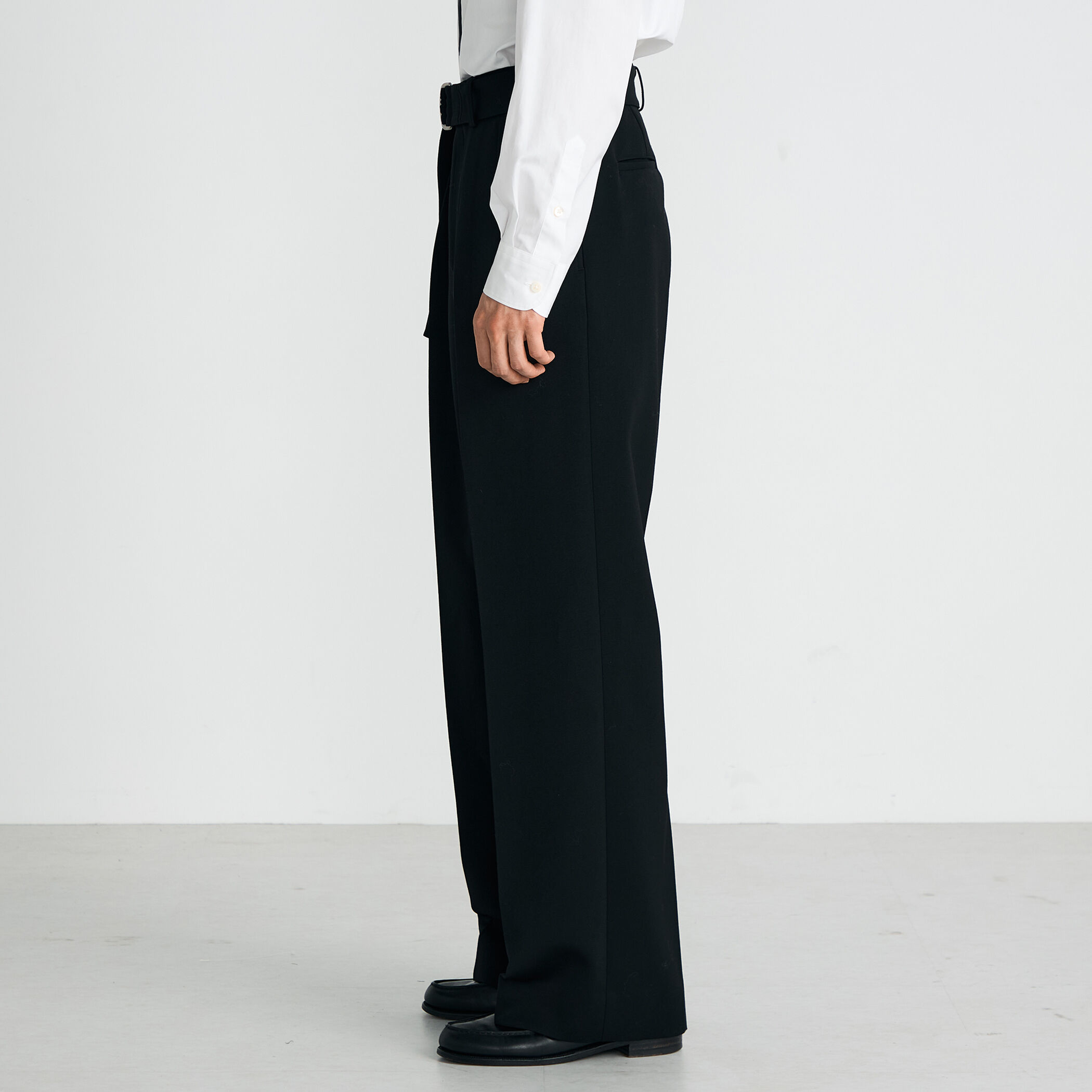 ウールビンテージサテン ベルトパンツ｜トゥモローランド 公式通販