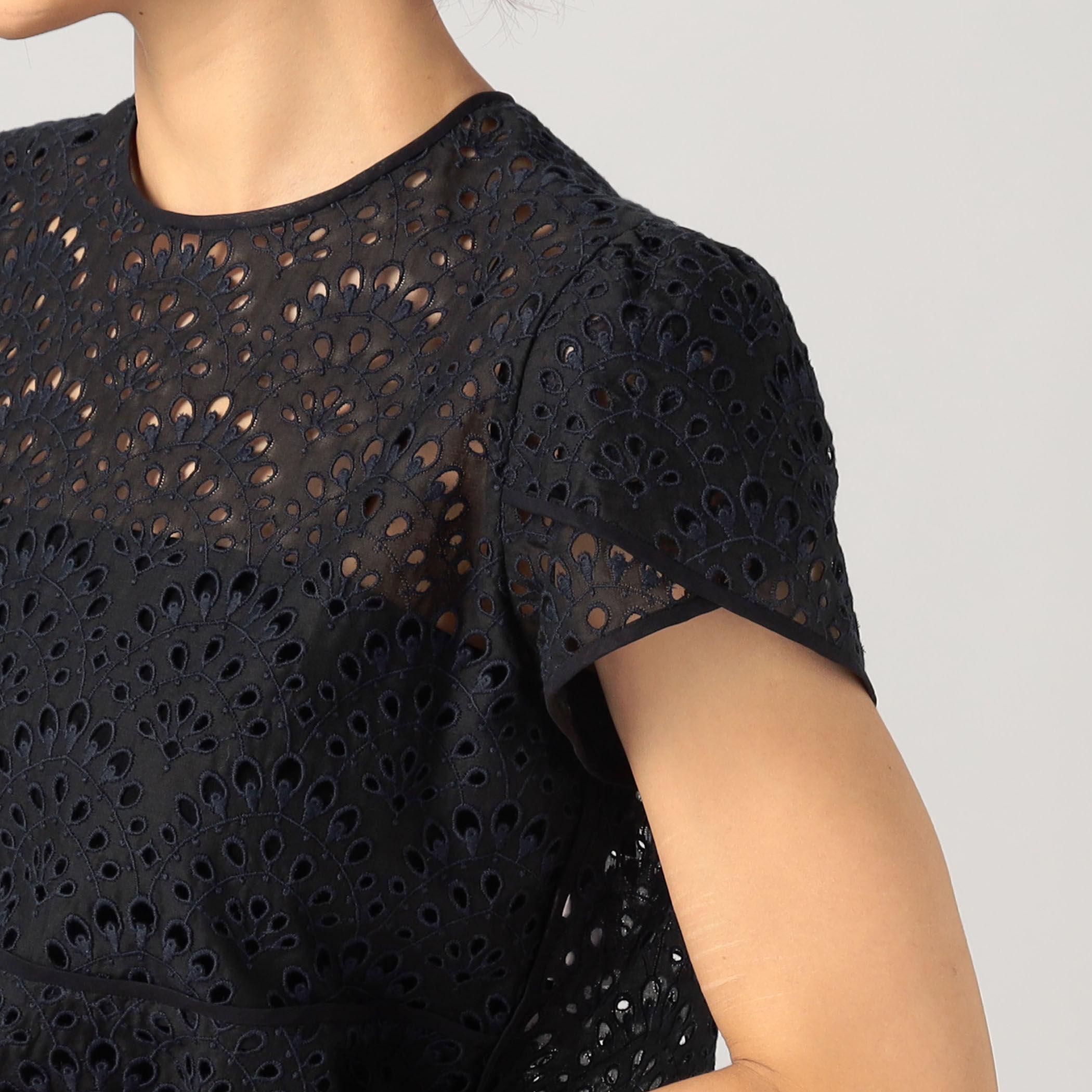 タグ付き✨2024 トゥモローランド ナップコットン ペタルスリーブプルオーバー タグ付き✨2024 トゥモローランド ナップコットン ペタルスリーブプル