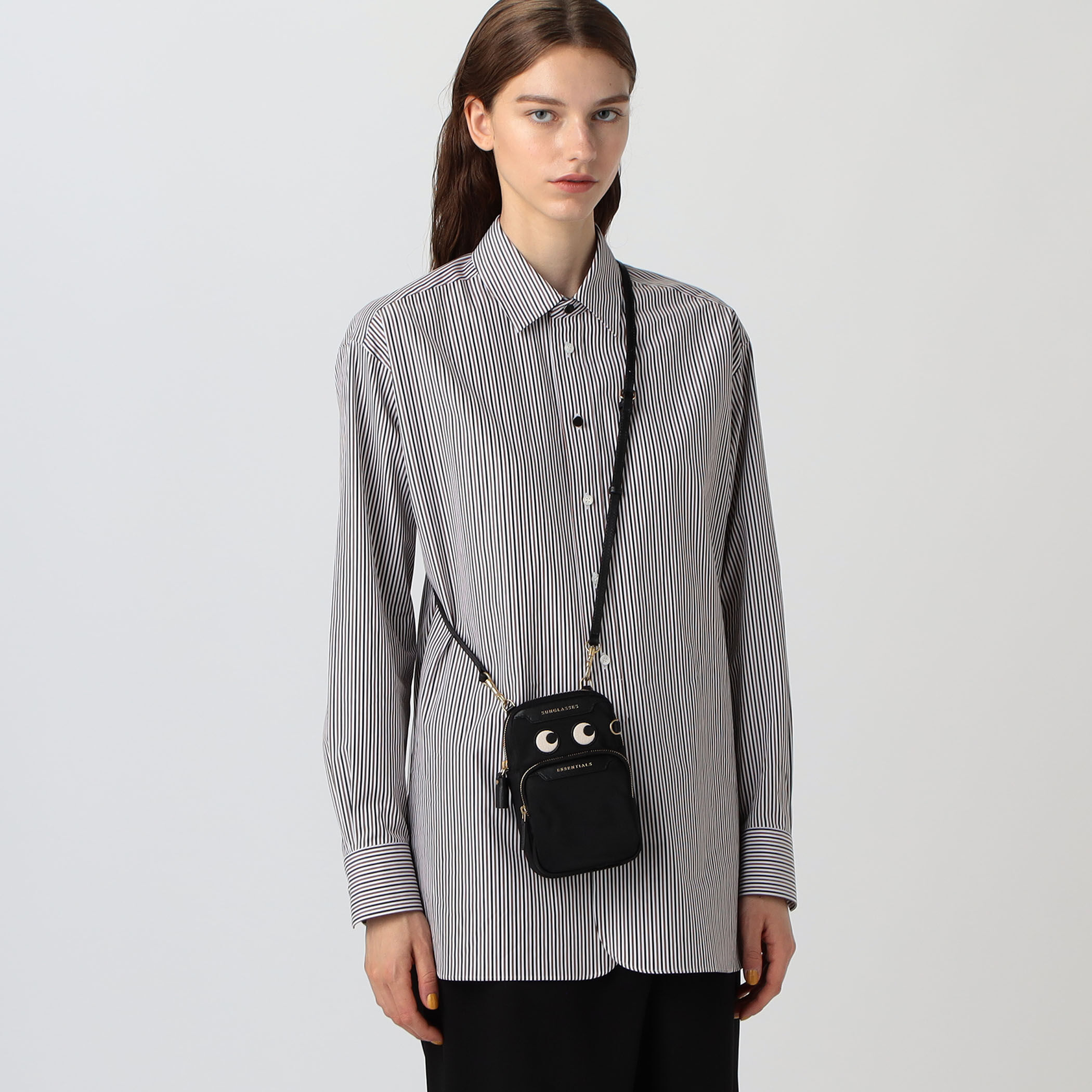 ANYA HINDMARCH ESSENTIALS CROSSBODY バッグ｜トゥモローランド 公式