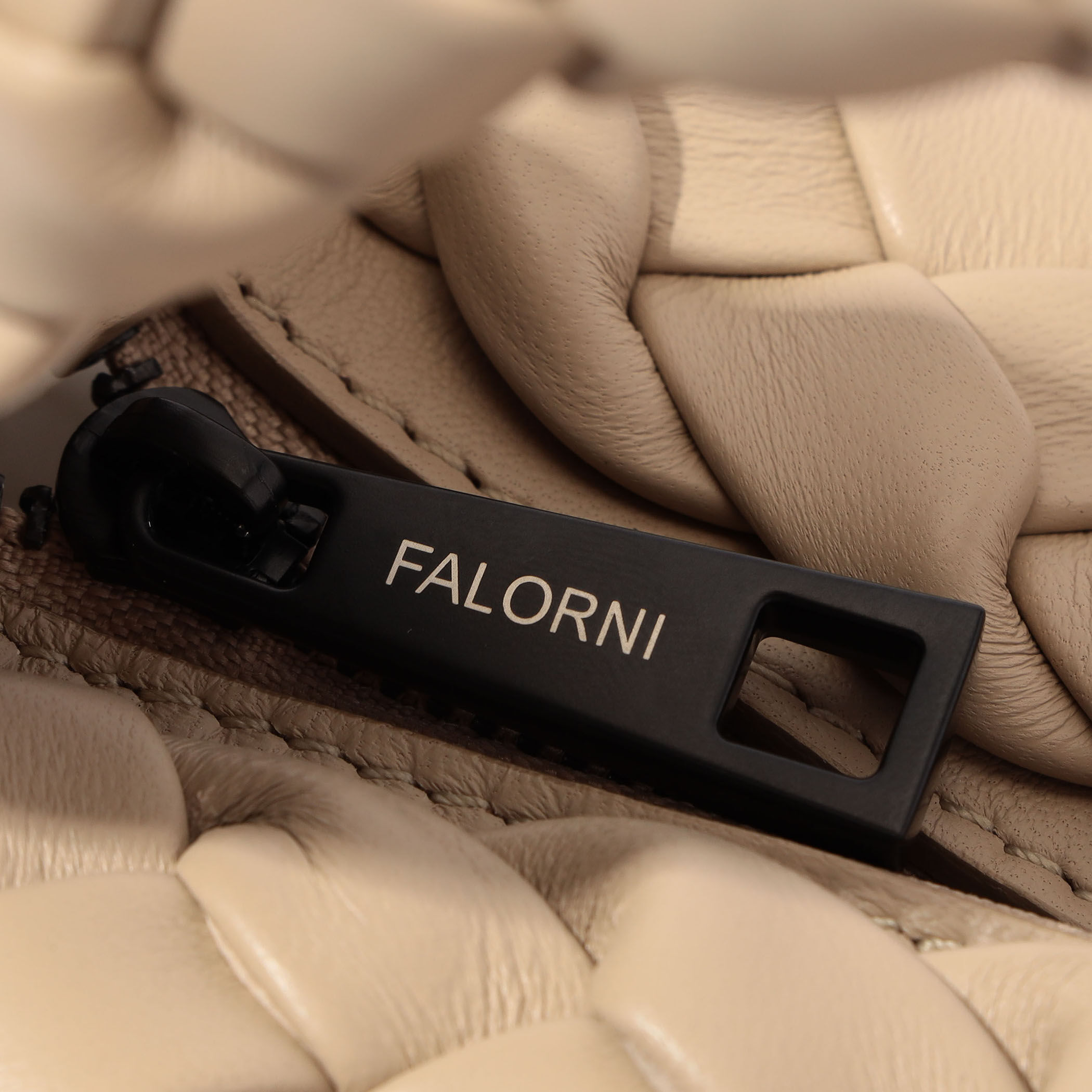 FALORNI レザー イントレチャート ハンドバッグ FALORNI レザー イントレチャート ハンドバッグ
