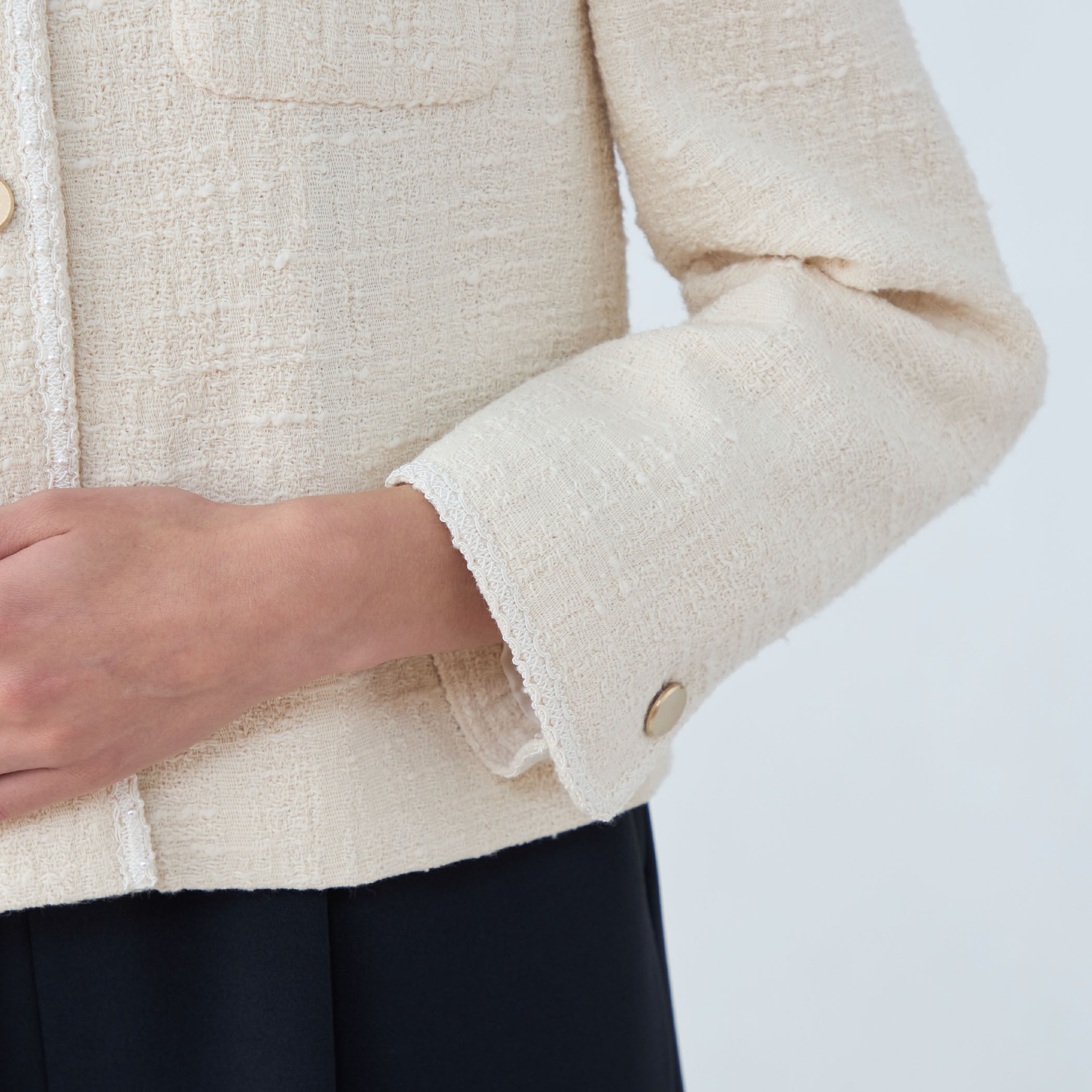 スラブコットンツイード Vクルーネックジャケット｜トゥモローランド