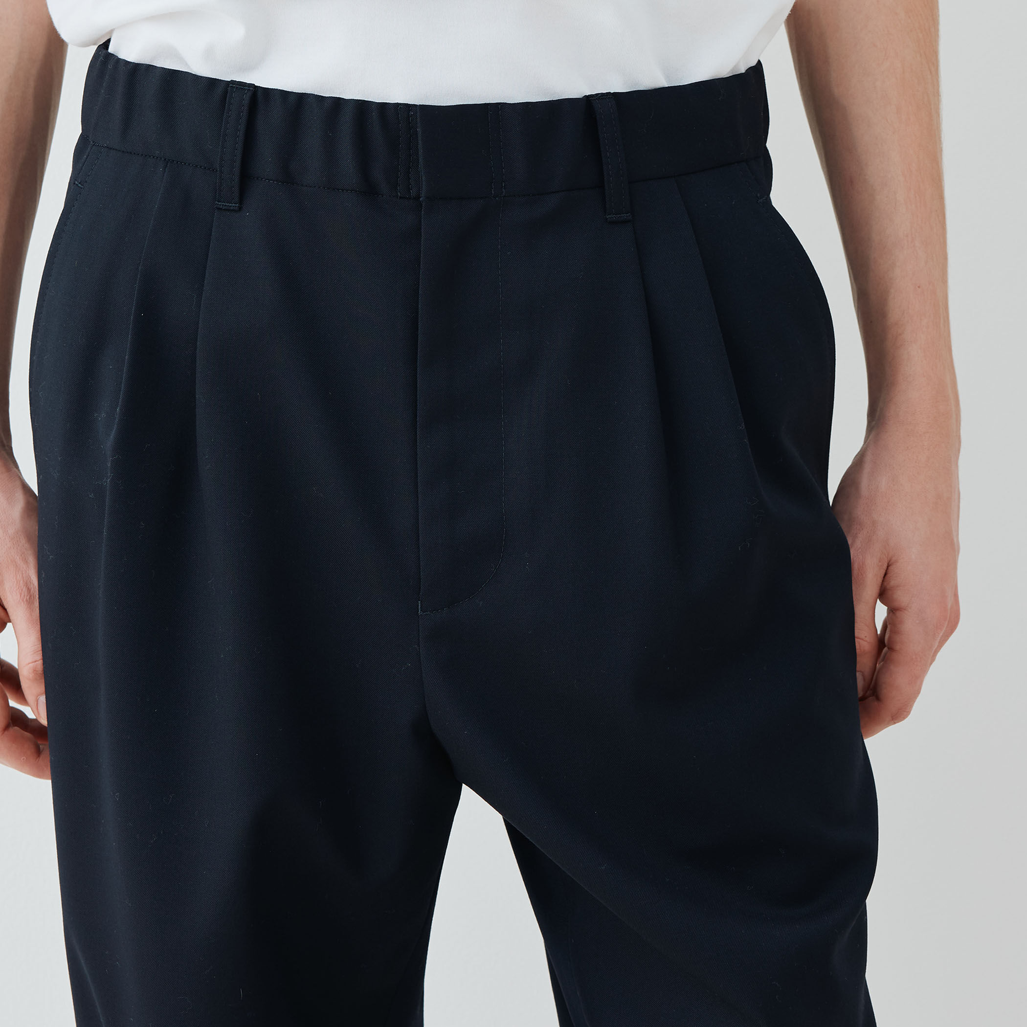 ウォッシャブルギャバジン タックパンツ｜トゥモローランド 公式通販