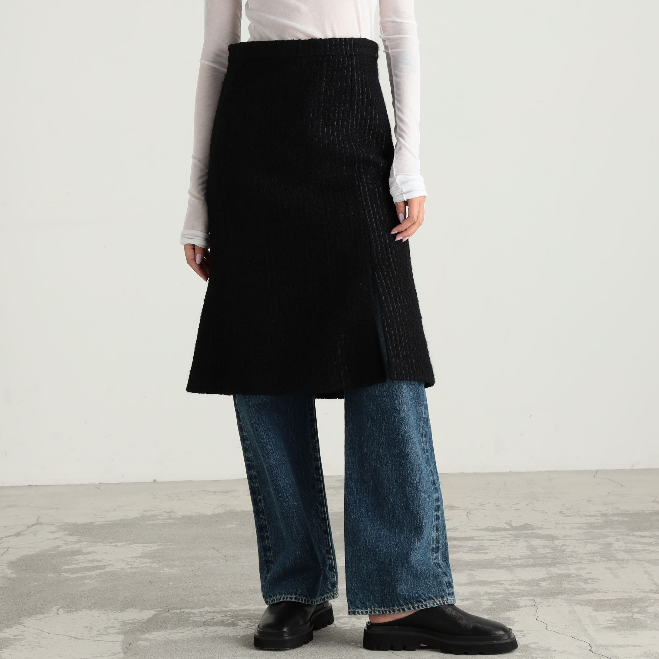 ○ブラックツイードヘムフレアスカート｜トゥモローランド 公式通販