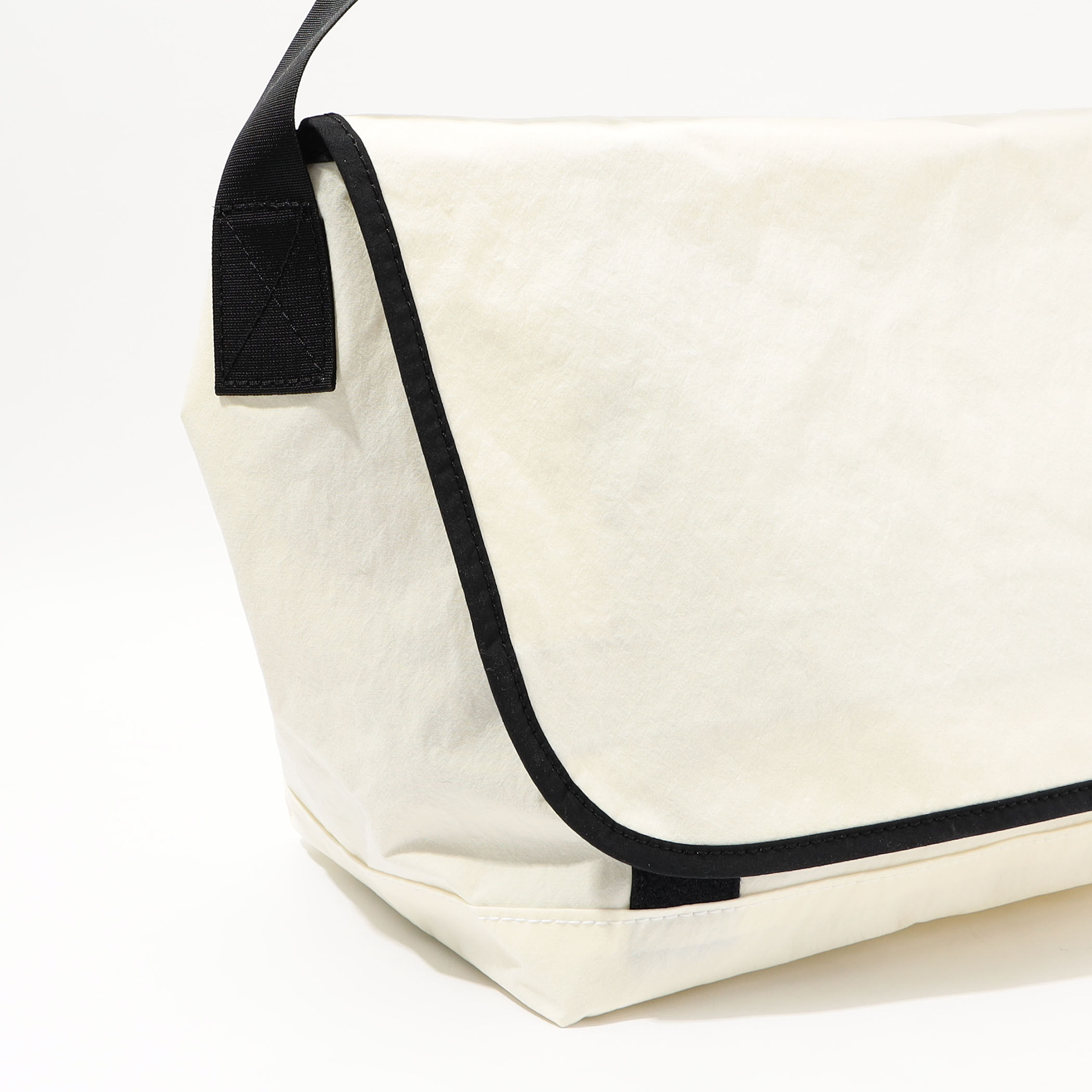 TEMBEA MESSENGER バッグ｜トゥモローランド 公式通販