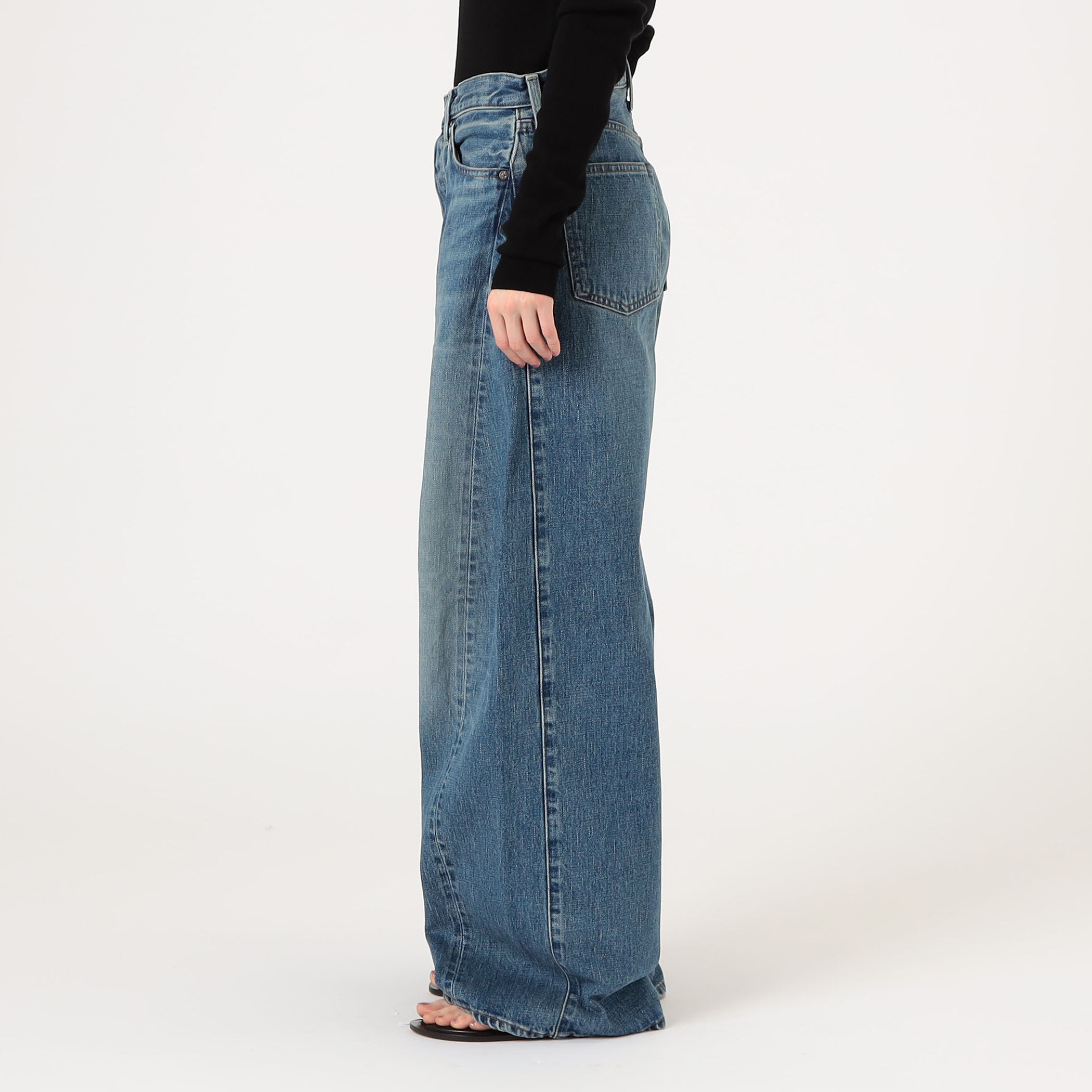 HYKE BARREL LEG JEANS|トゥモローランド 公式通販 HYKE BARREL LEG JEANS|トゥモローランド 公式通販