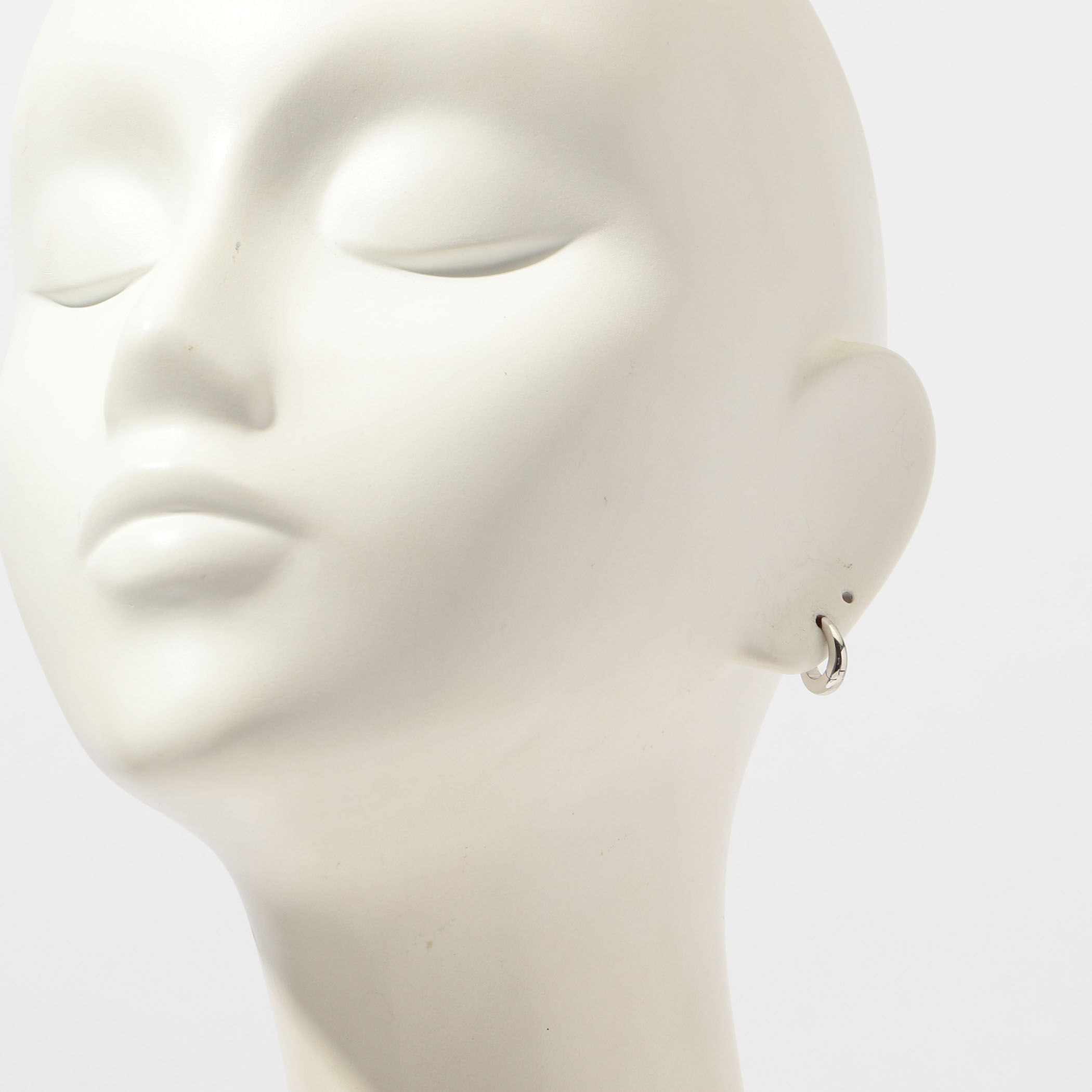 2025年新作アイテムが続々登場 別注】TOM ピアス Huggies Liz WOOD×TOMORROWLAND アクセサリー