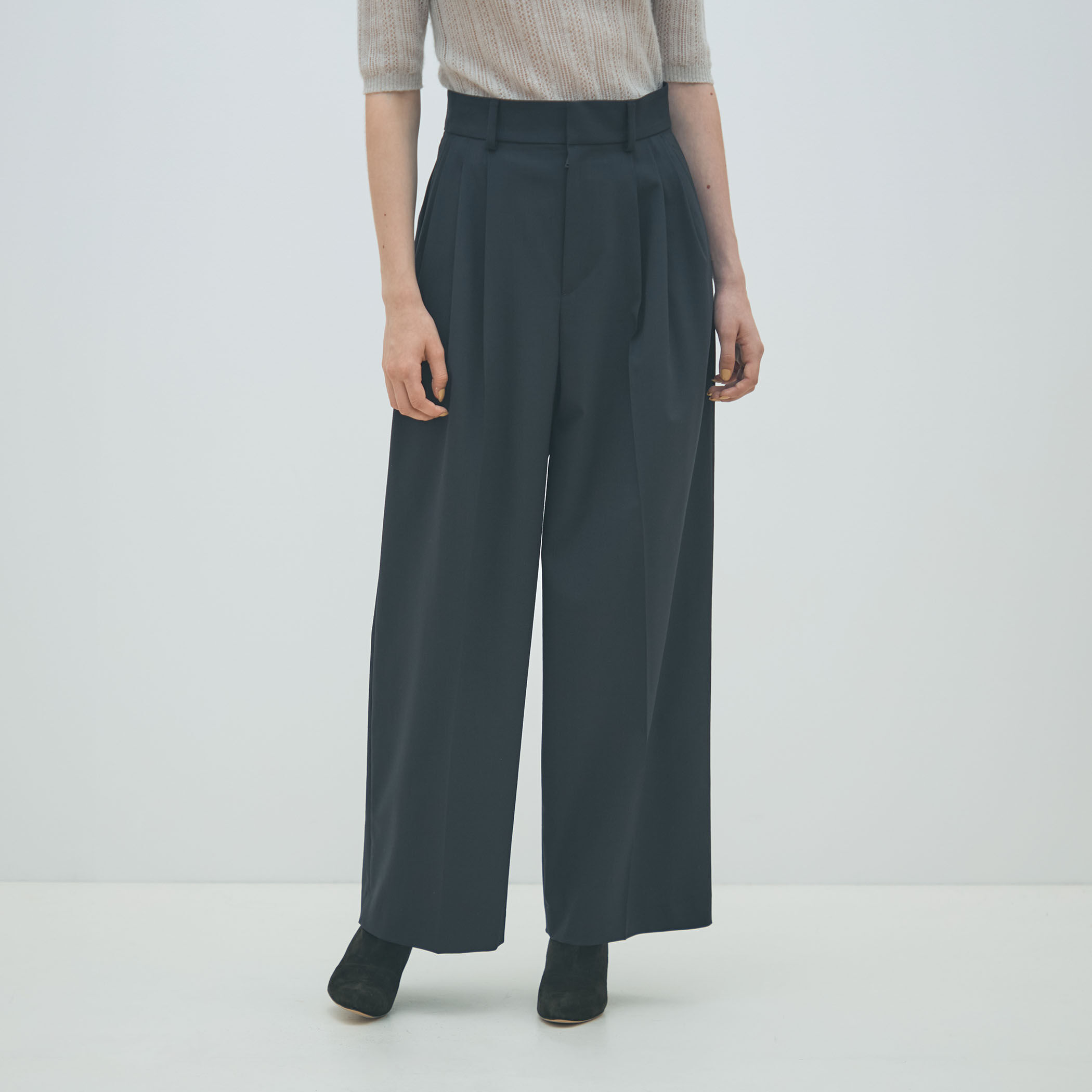 ポリエステルウールストレッチ タックワイドパンツ｜トゥモローランド