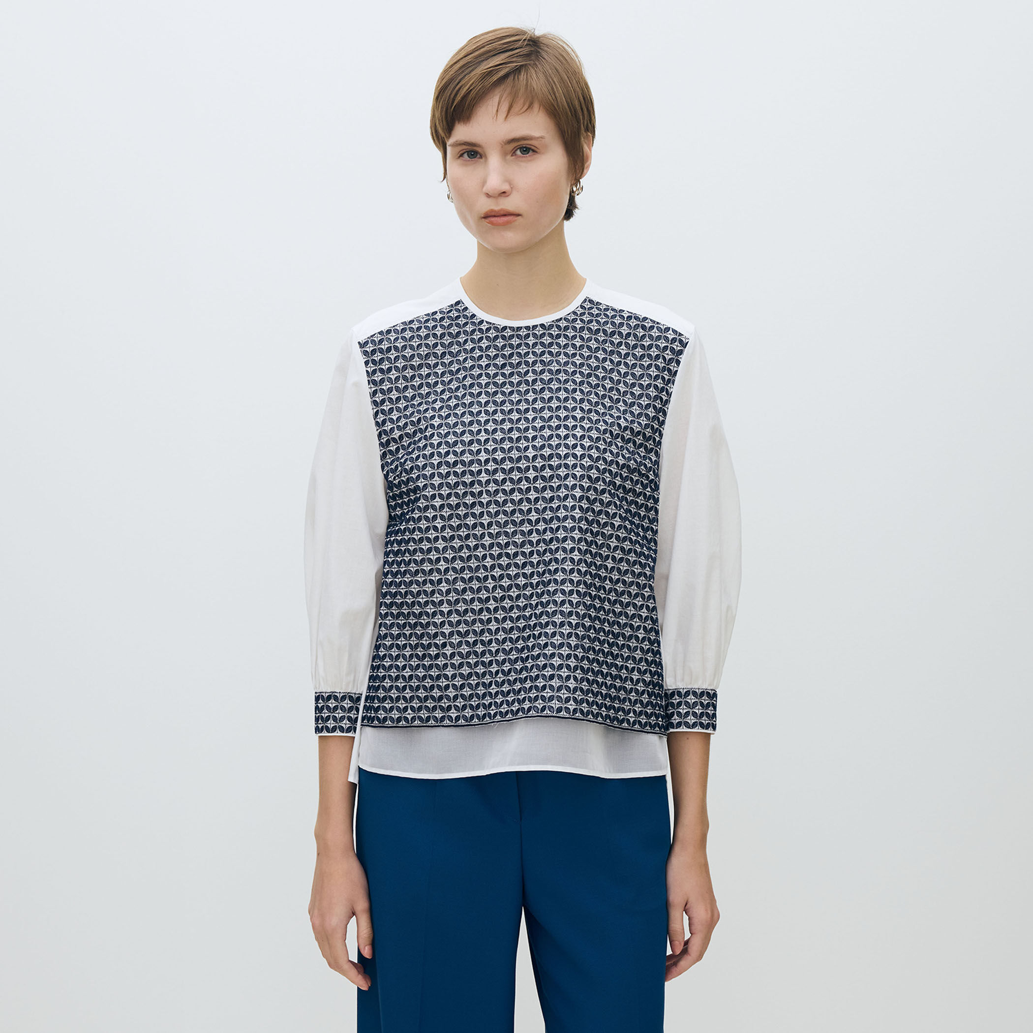 リーフエンブロイダリー コンビプルオーバーブラウス