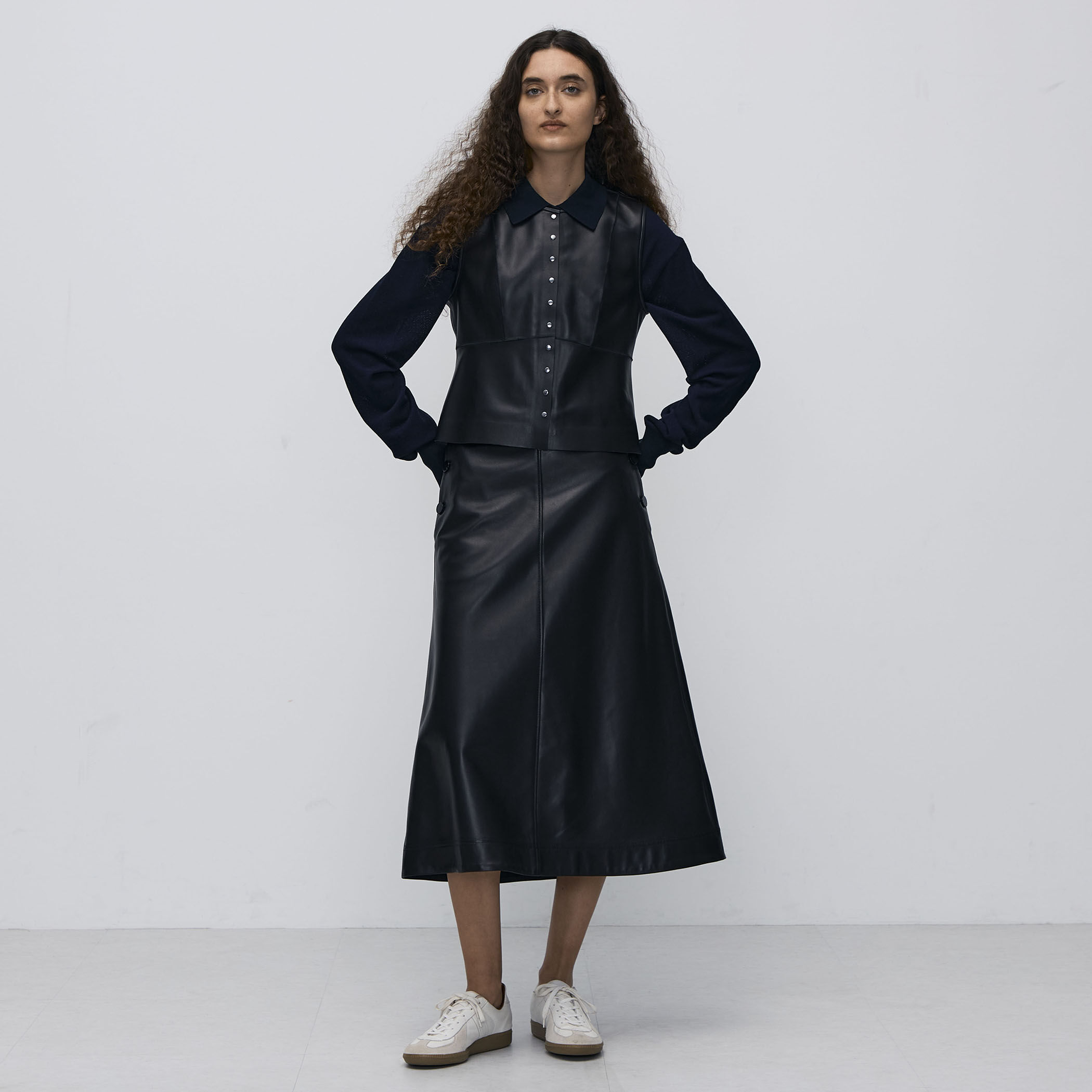 BACCA(バッカ) 23SS ソフトシープレザー ペプラムベスト レディース BACCA（バッカ）の「ソフトシープレザー ペプラムベスト（ベスト