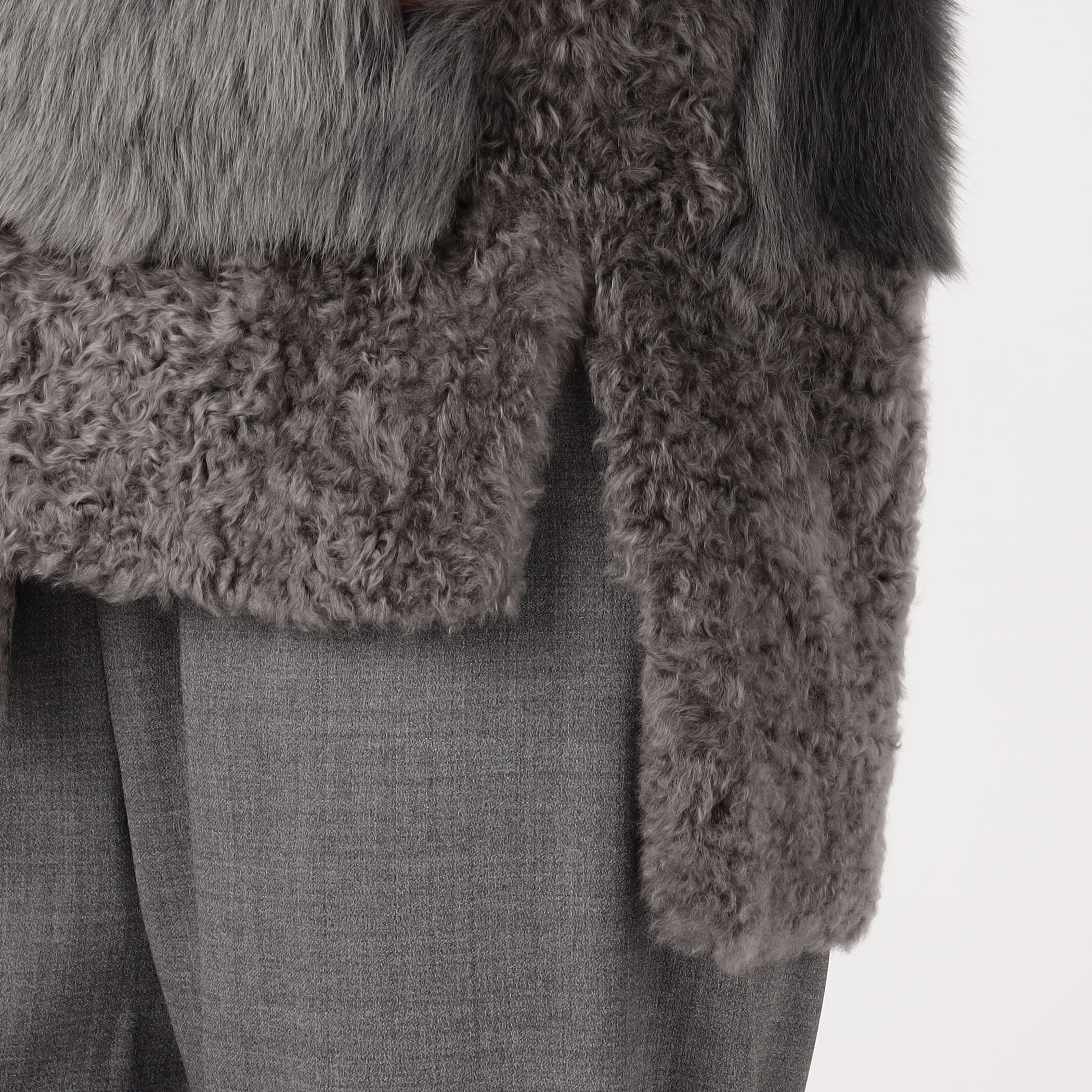 KARL DONOGHUE MIDI ムートンジレ｜トゥモローランド 公式通販