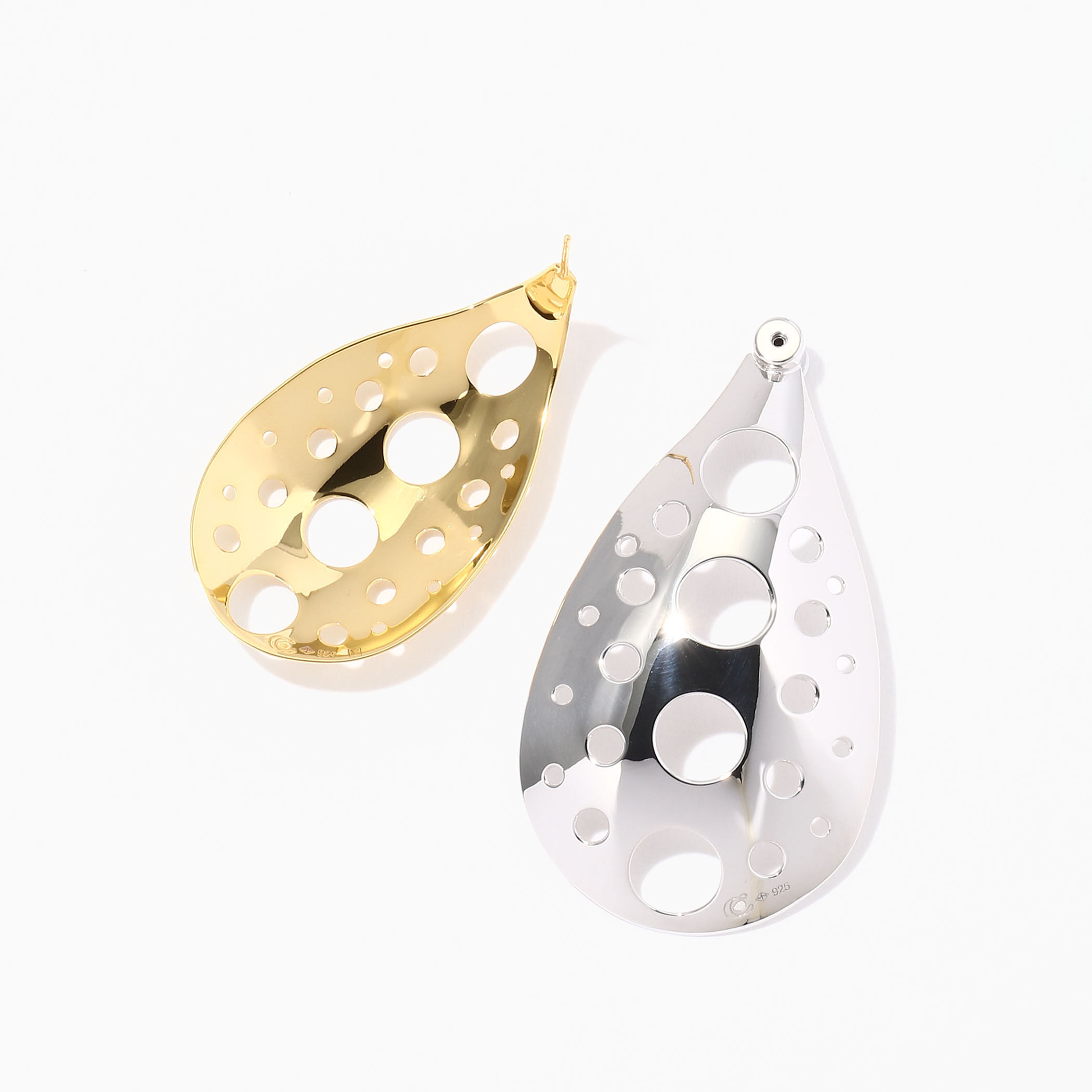 別注】Charlotte Chesnais MAXI PETAL パンチング 片耳ピアス
