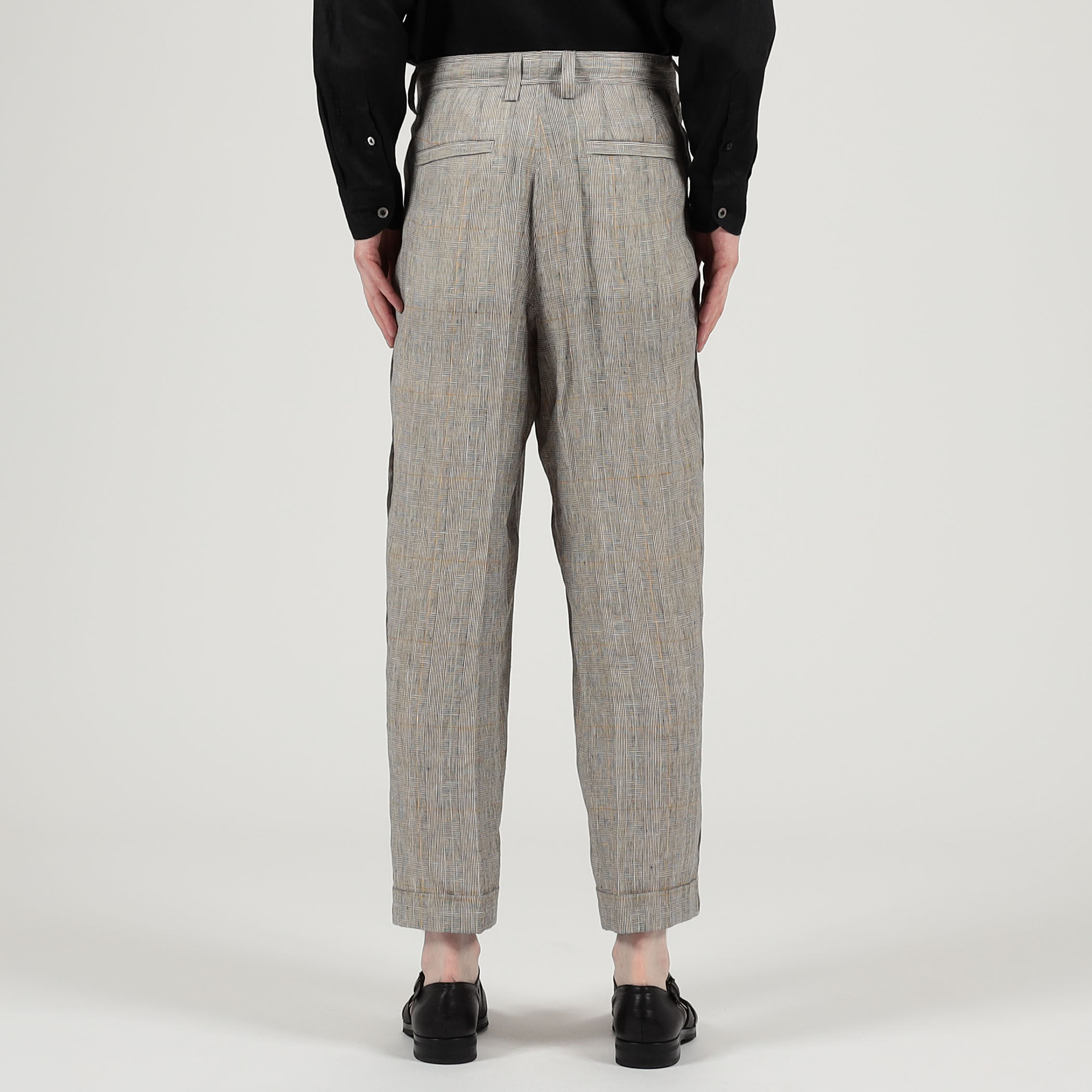 リネン グレンチェック 1タック ペグトップパンツ｜トゥモローランド
