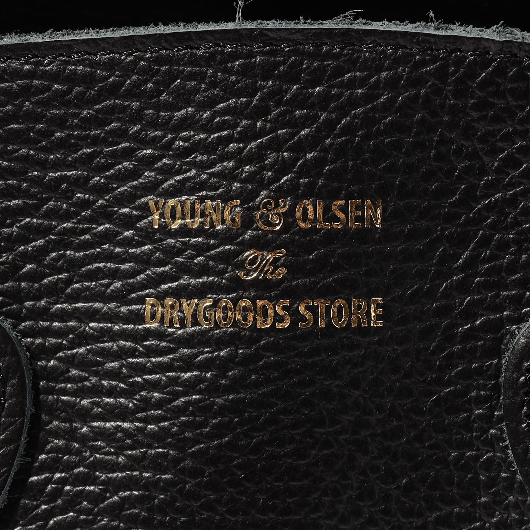 YOUNG & OLSEN EMBOSSED LEATHER BELTED バッグ｜トゥモローランド