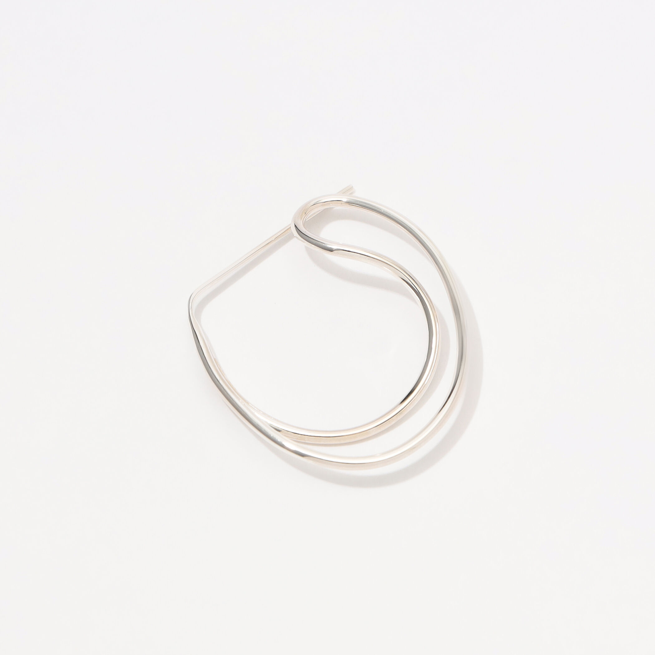 BAR JEWELLERY シルバーピアス BAR Jewellery CROSSED PATHS ピアス｜トゥモローランド 公式通販
