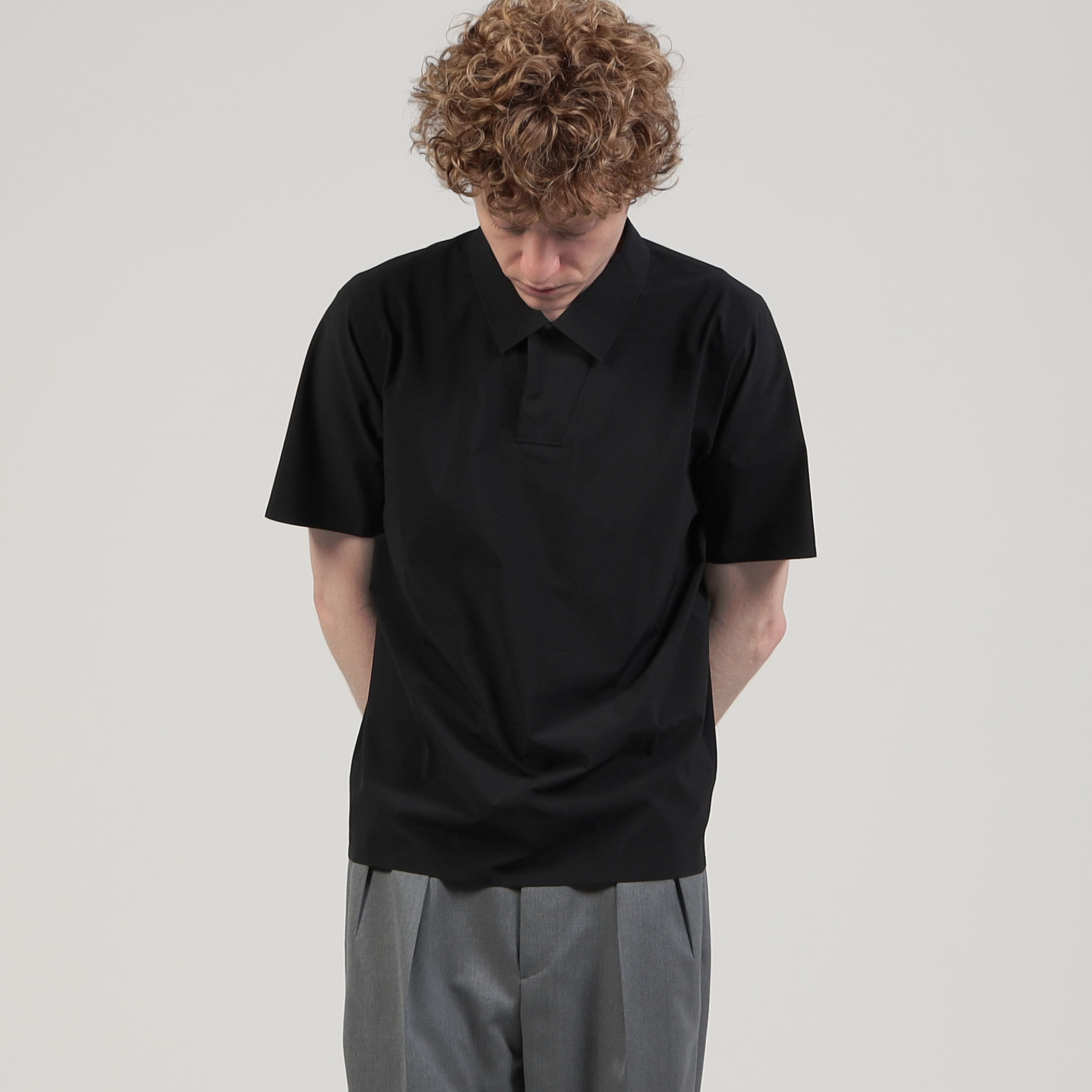 ARC’TERYX Veilance Dromos Tech Polo M｜トゥモローランド 公式通販