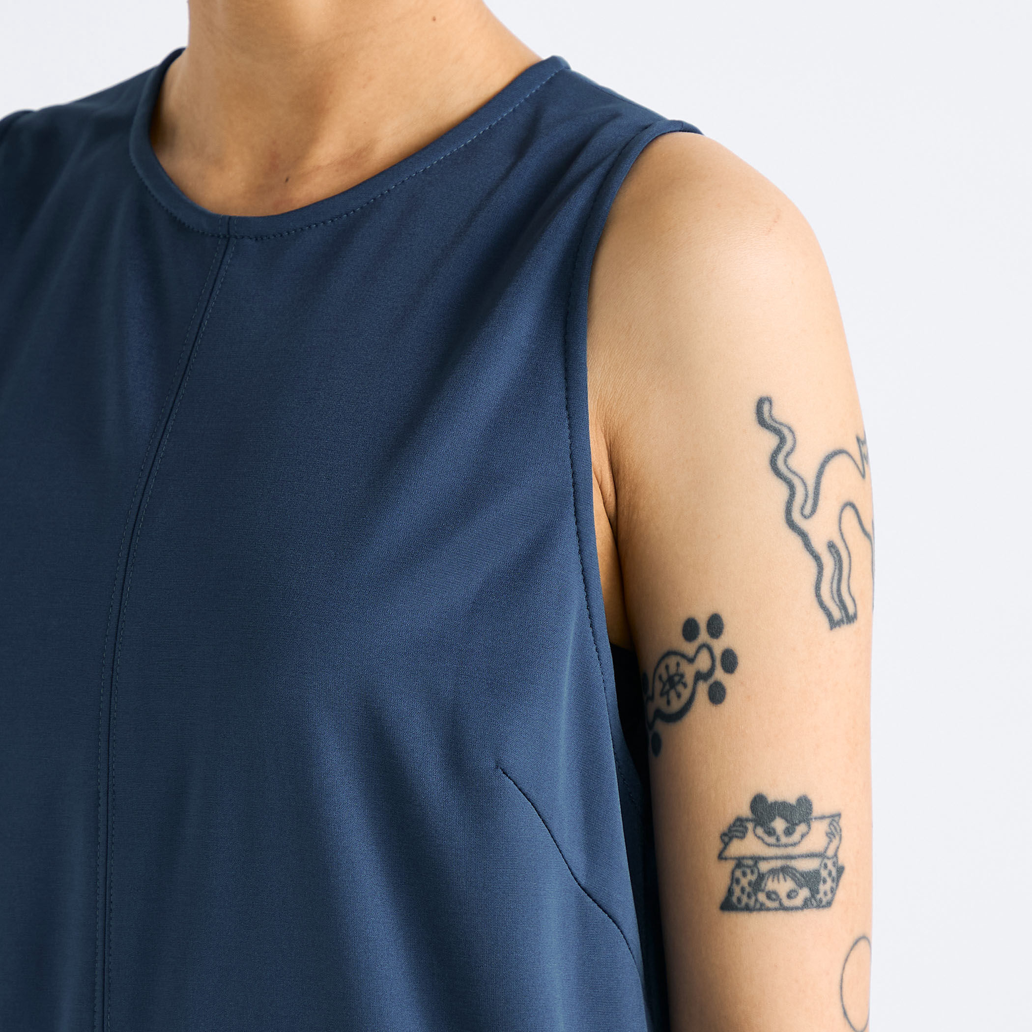 サテンダンボール ノースリーブ ワンピース｜トゥモローランド 公式通販