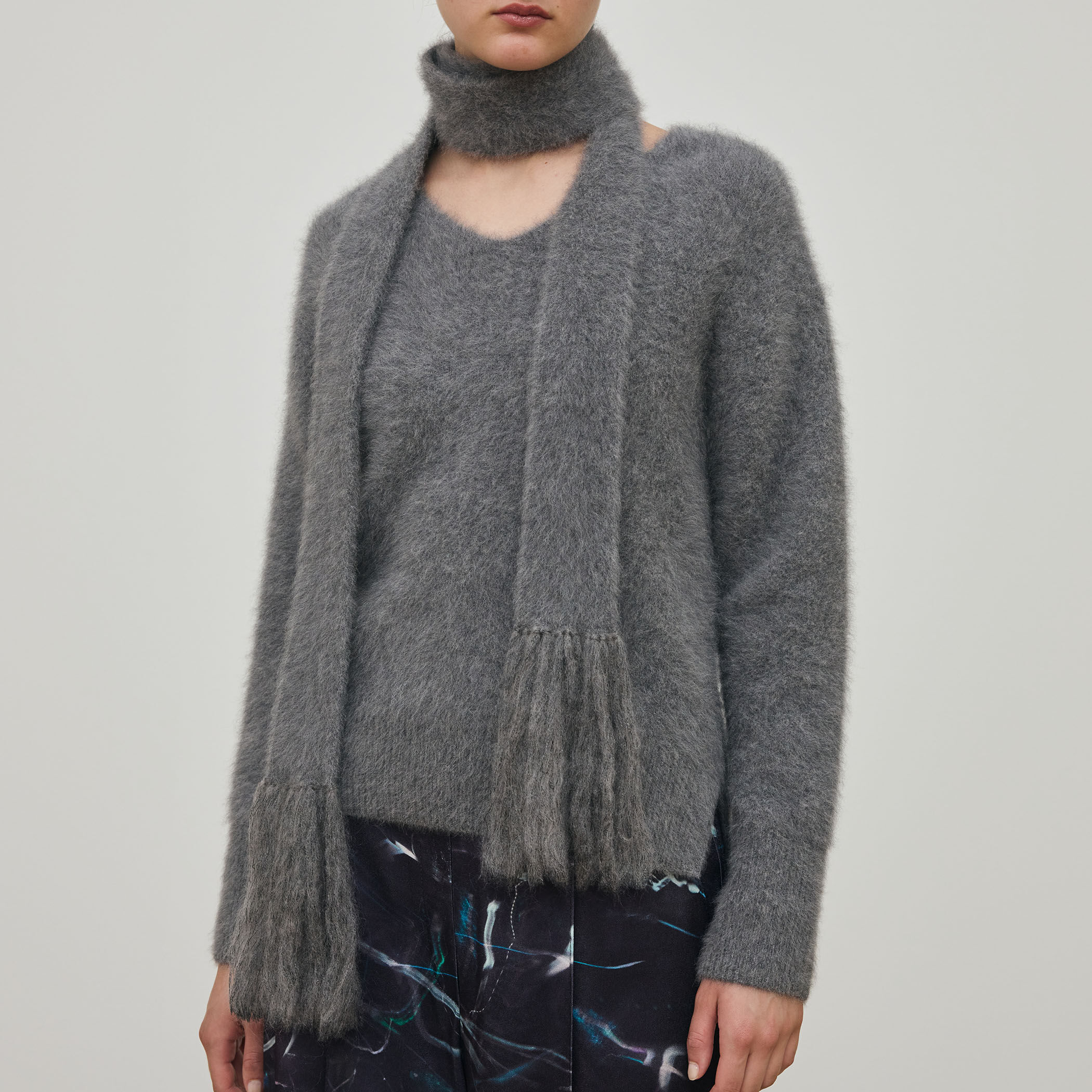 ミ・フュセル・『オリジナリティ』 グレー ファーストール ラグジュアリー フォックスカシミヤ フリンジストール｜トゥモローランド 公式通販