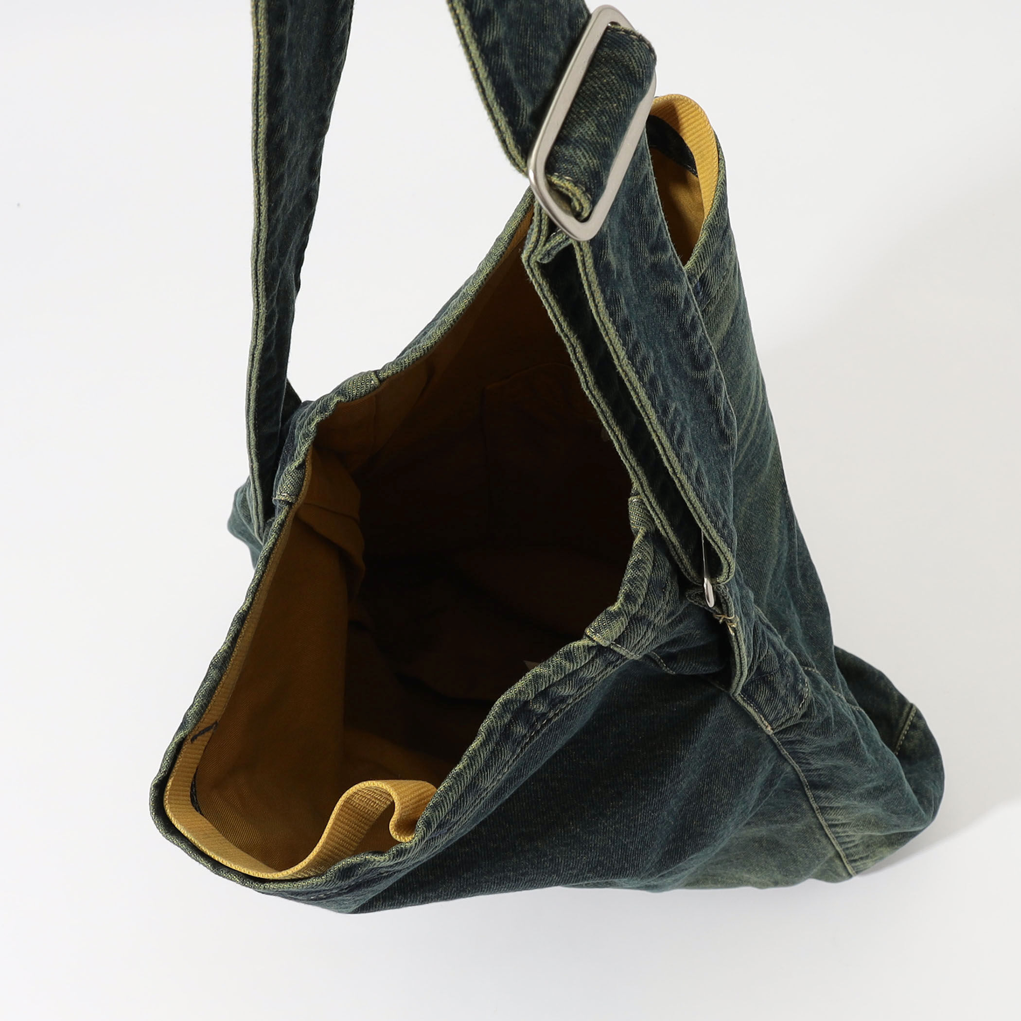 OUR LEGACY SLING BAG スリングバッグ｜トゥモローランド 公式サイト