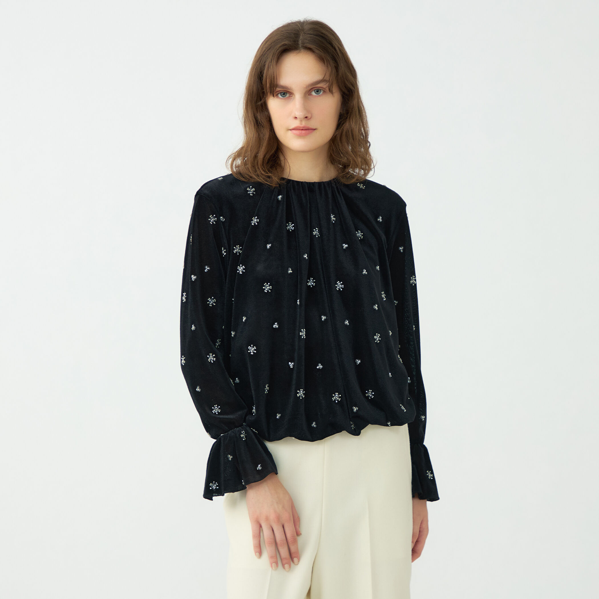 メッシュベロアエンブロイダリー ラッフルカフスブラウス