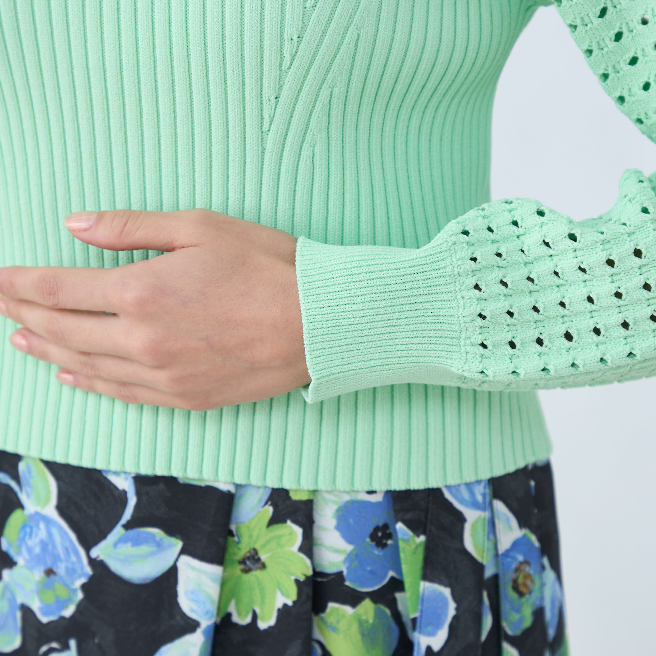 □レーヨンストレッチ クルーネックプルオーバー｜トゥモローランド