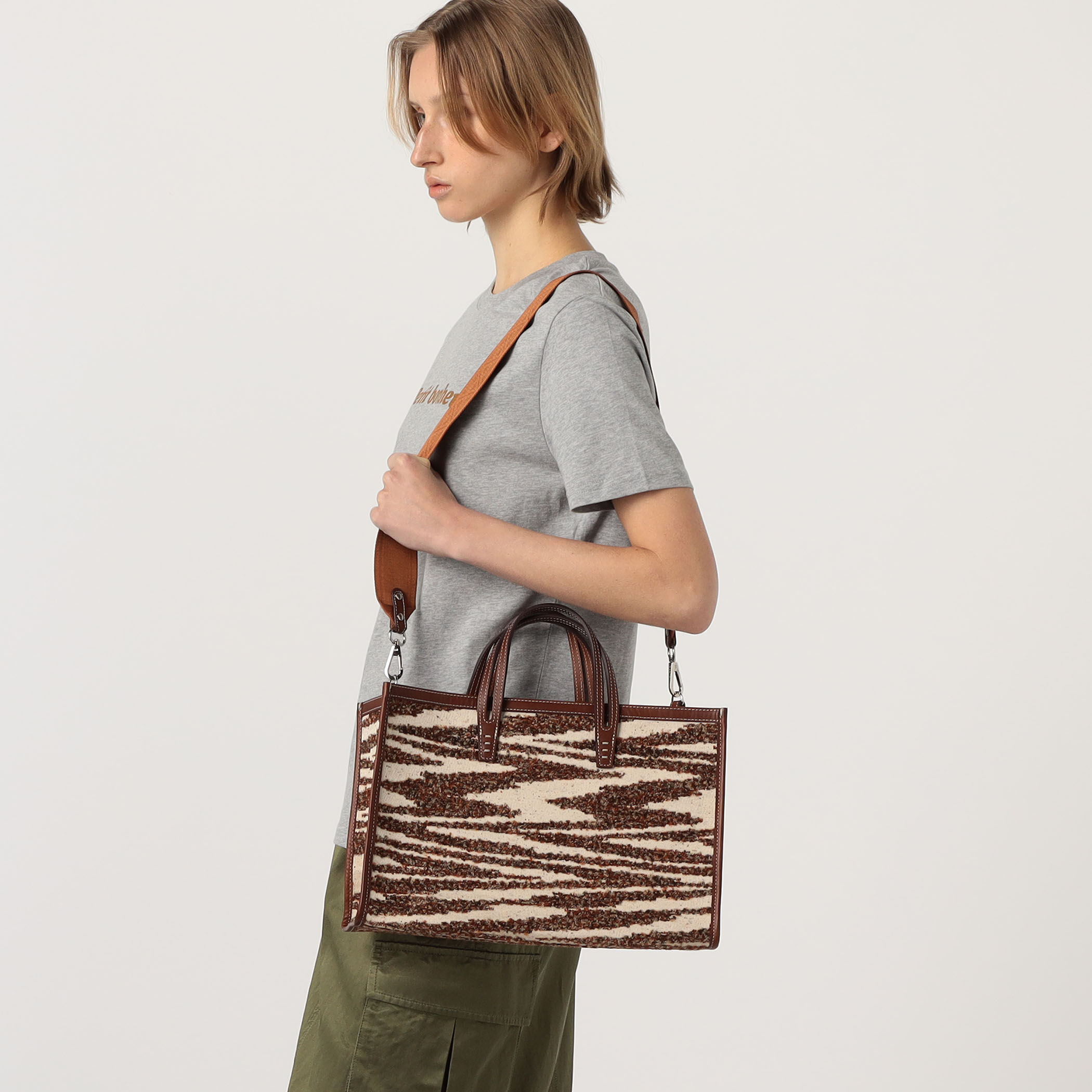 A VACATION BREAD M ZEBRA バッグ｜トゥモローランド 公式通販