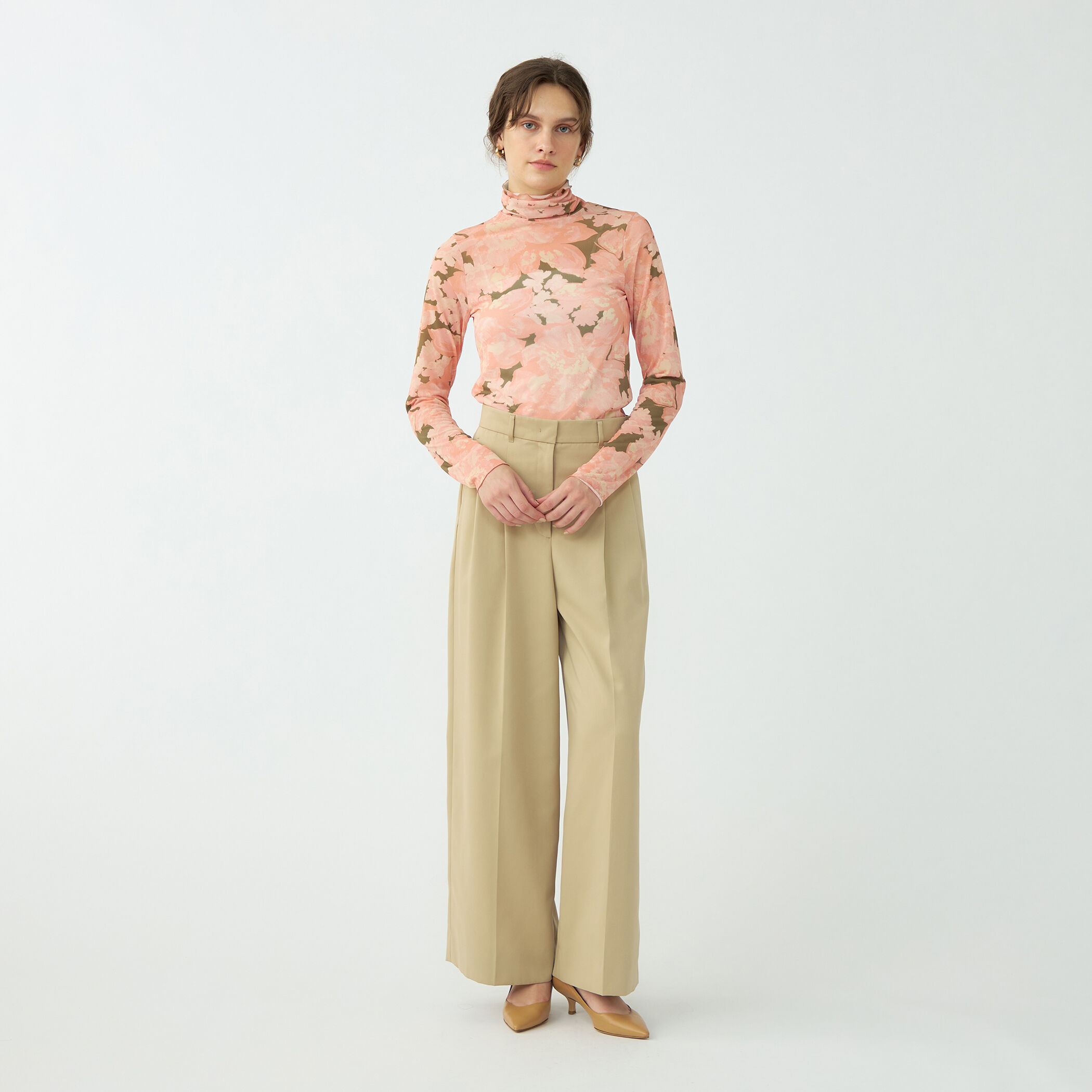 ピオニープリント タートルネックプルオーバー｜トゥモローランド 公式