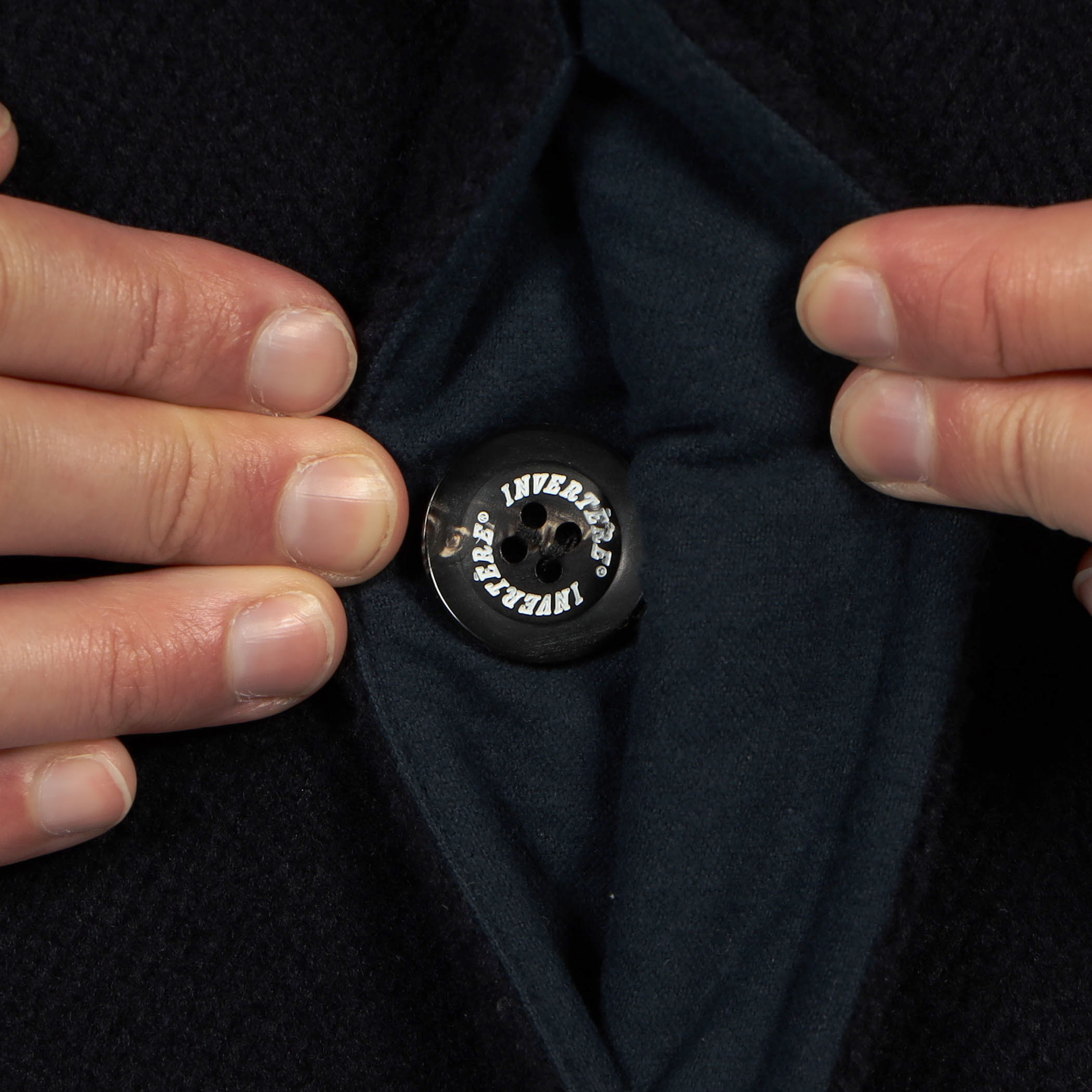 別注】INVERTERE ウール ステンカラーコート｜トゥモローランド 公式通販