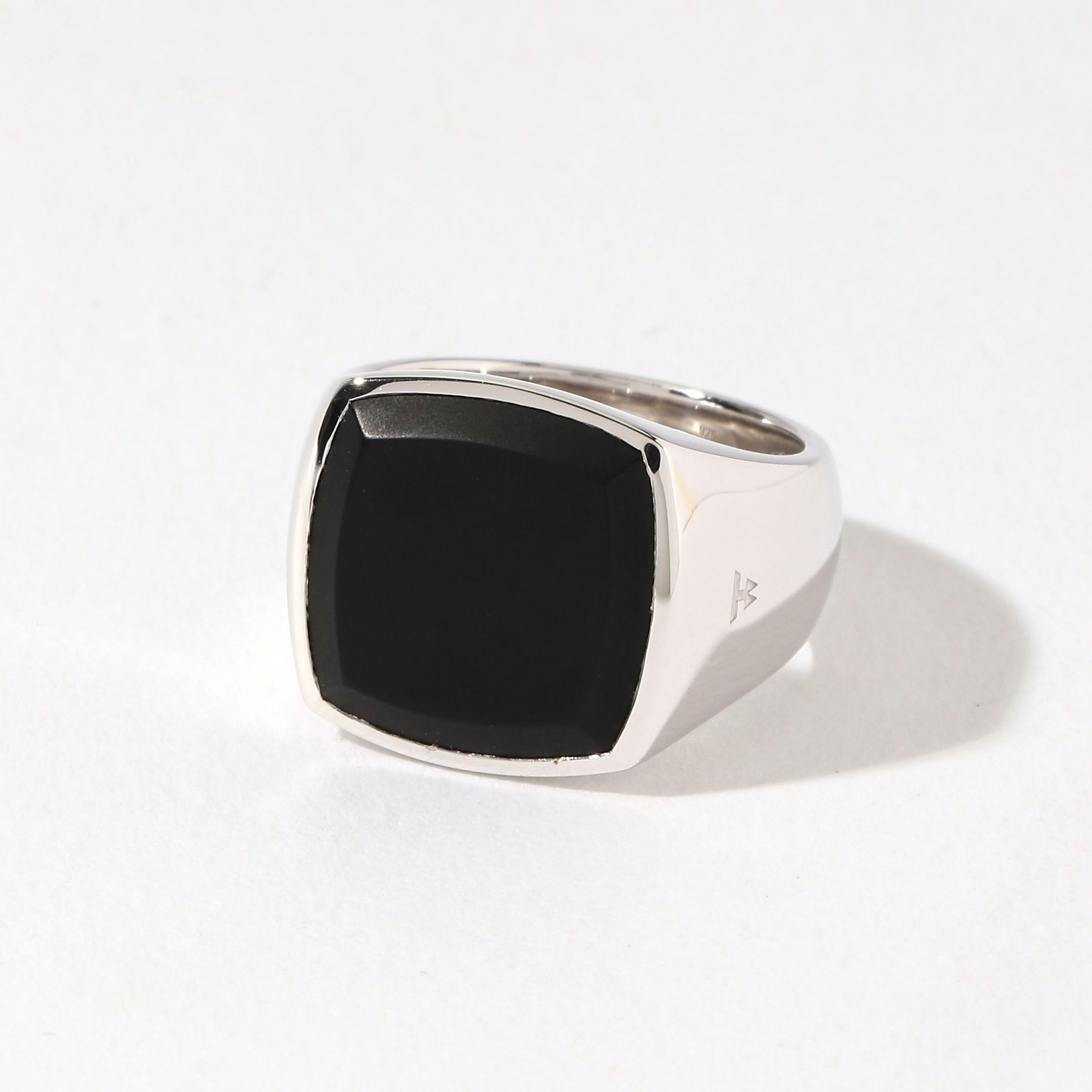 TOM WOOD CUSHION BLACK ONYX リング|トゥモローランド 公式通販 TOM WOOD CUSHION BLACK ONYX リング|トゥモローランド 公式通販
