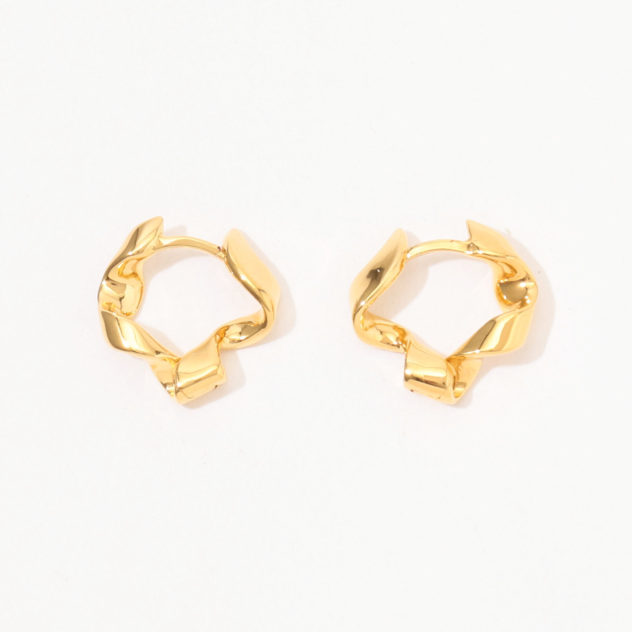 ファッション Otiumberg. 公式通販 スモールリボンピアス｜トゥモローランド アクセサリー