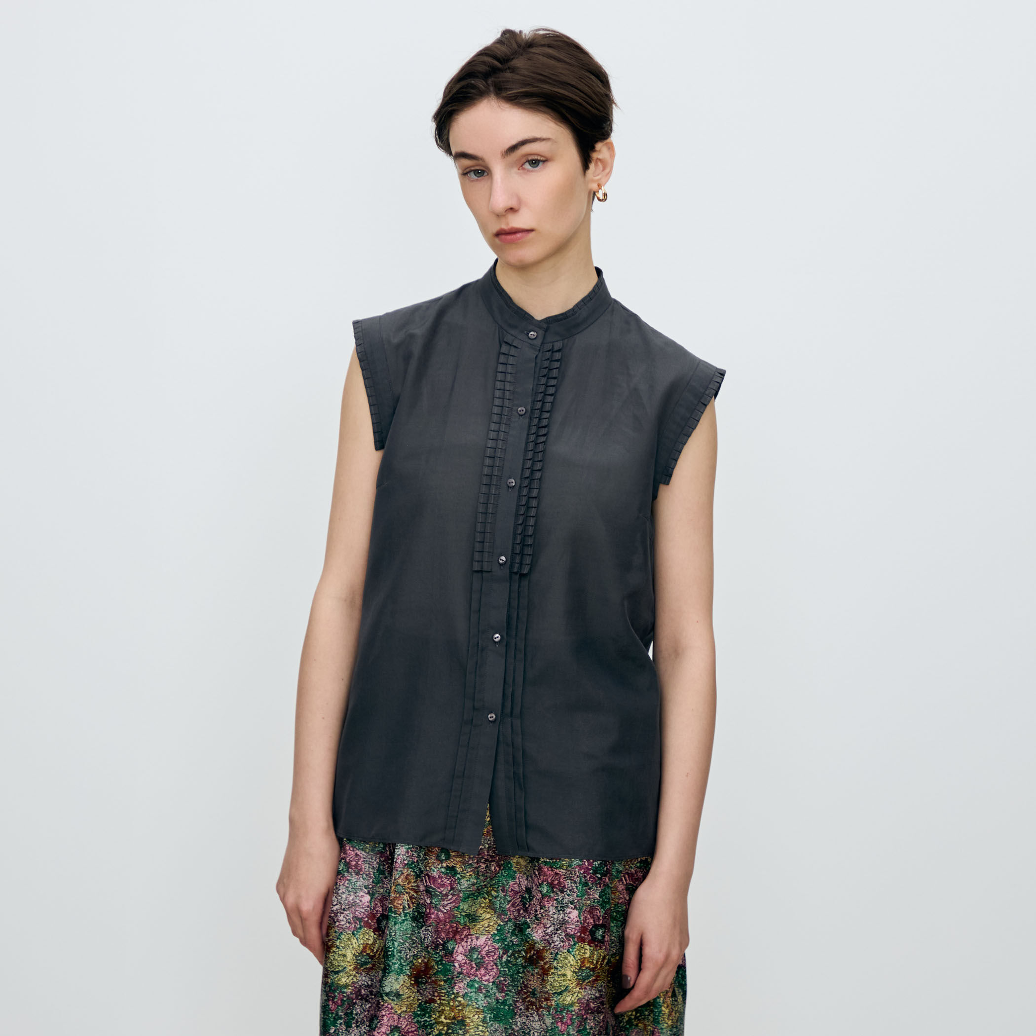 シャンブレータフタ ノースリーブブラウス｜トゥモローランド 公式通販