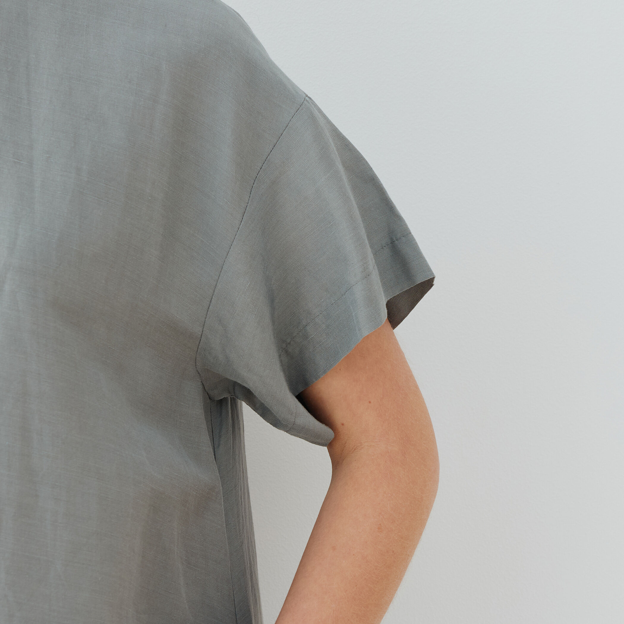 リネンキュプラシルクコンパクト クルーネックワンピース