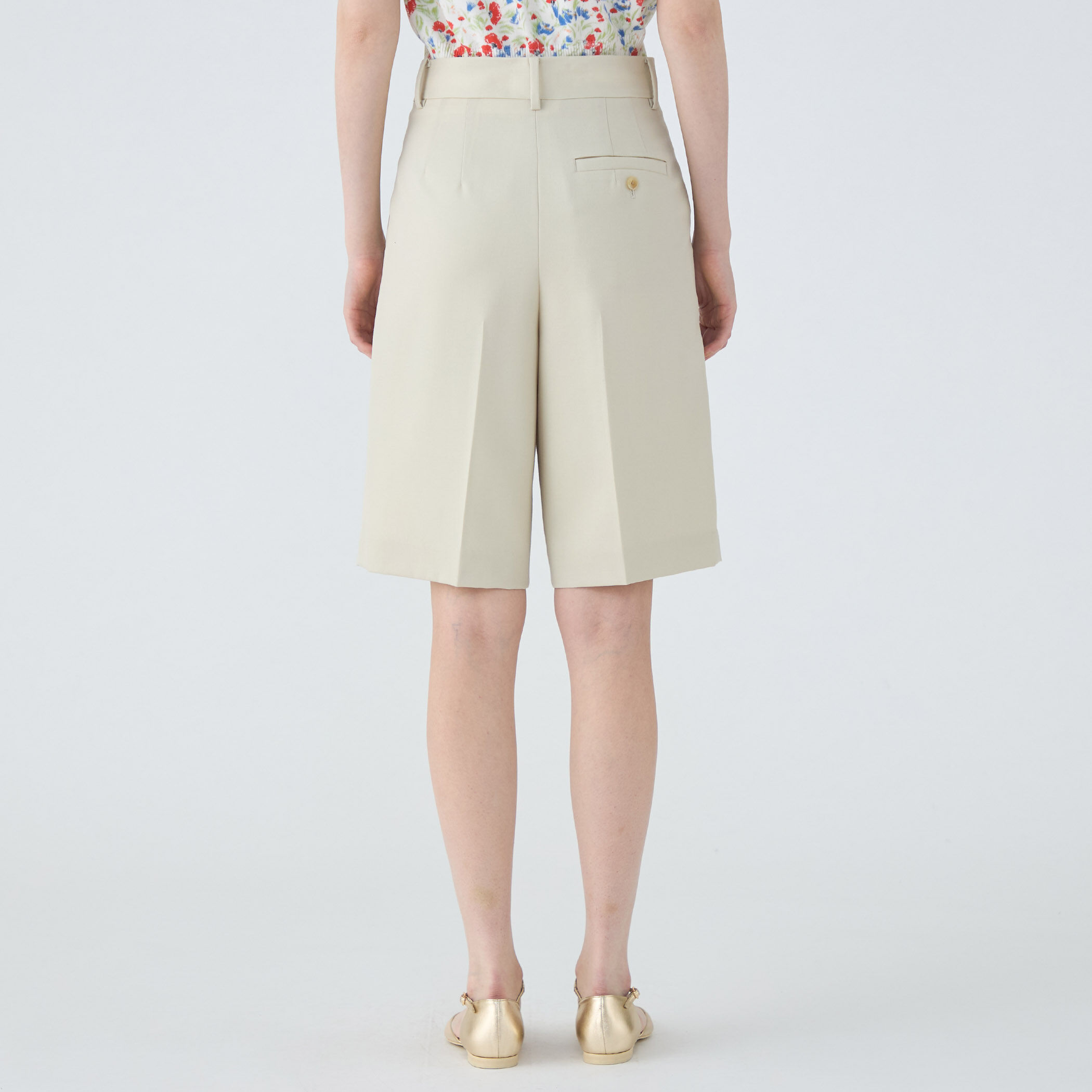 ウールギャバジン タックハーフパンツ｜トゥモローランド 公式通販