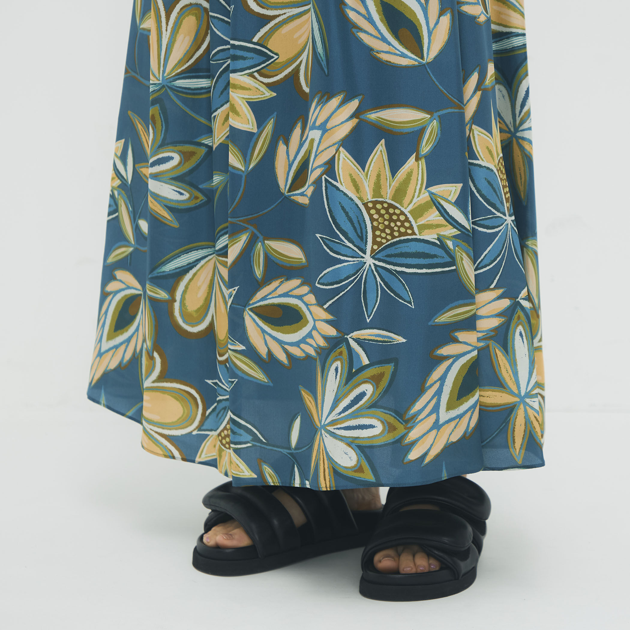 シルク COLETTEフラワープリント ロングワンピース｜トゥモローランド