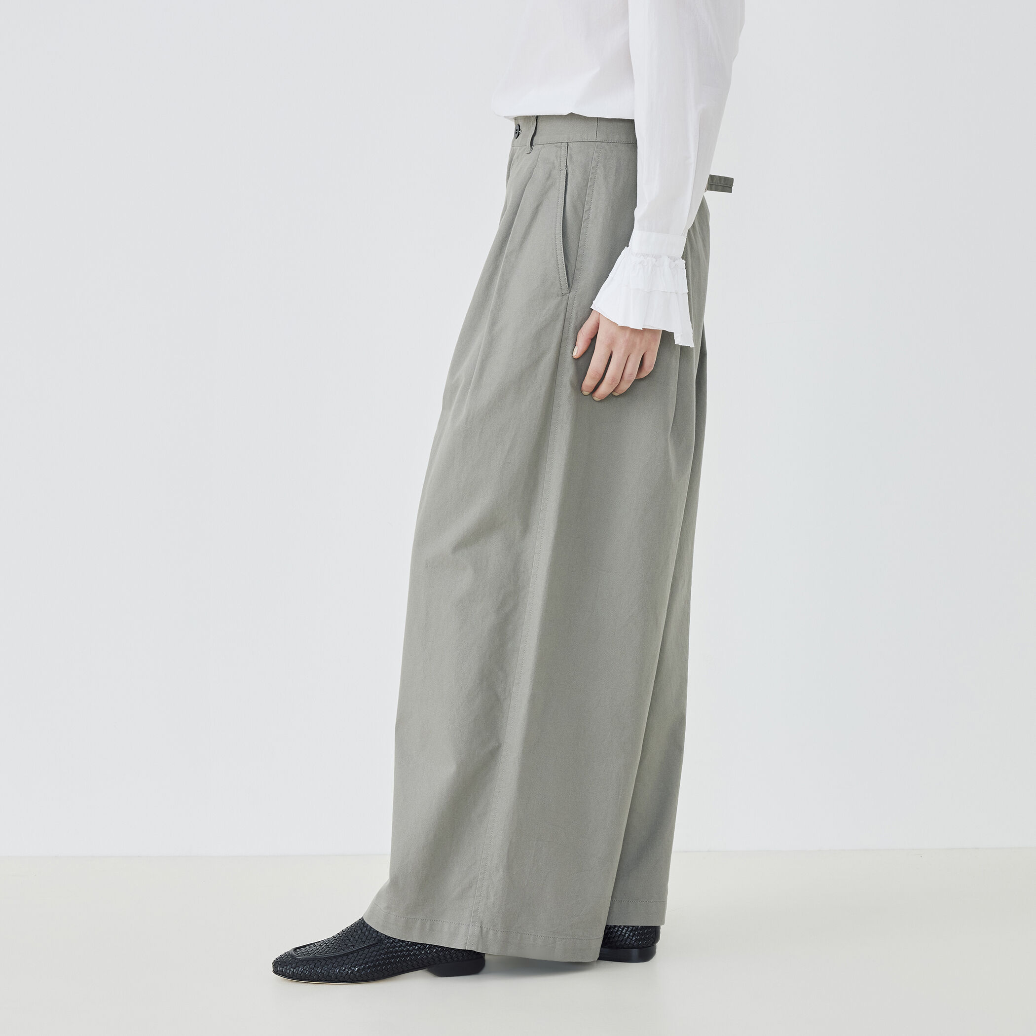 ノンマーセライズドコットン タックワイドパンツ｜トゥモローランド