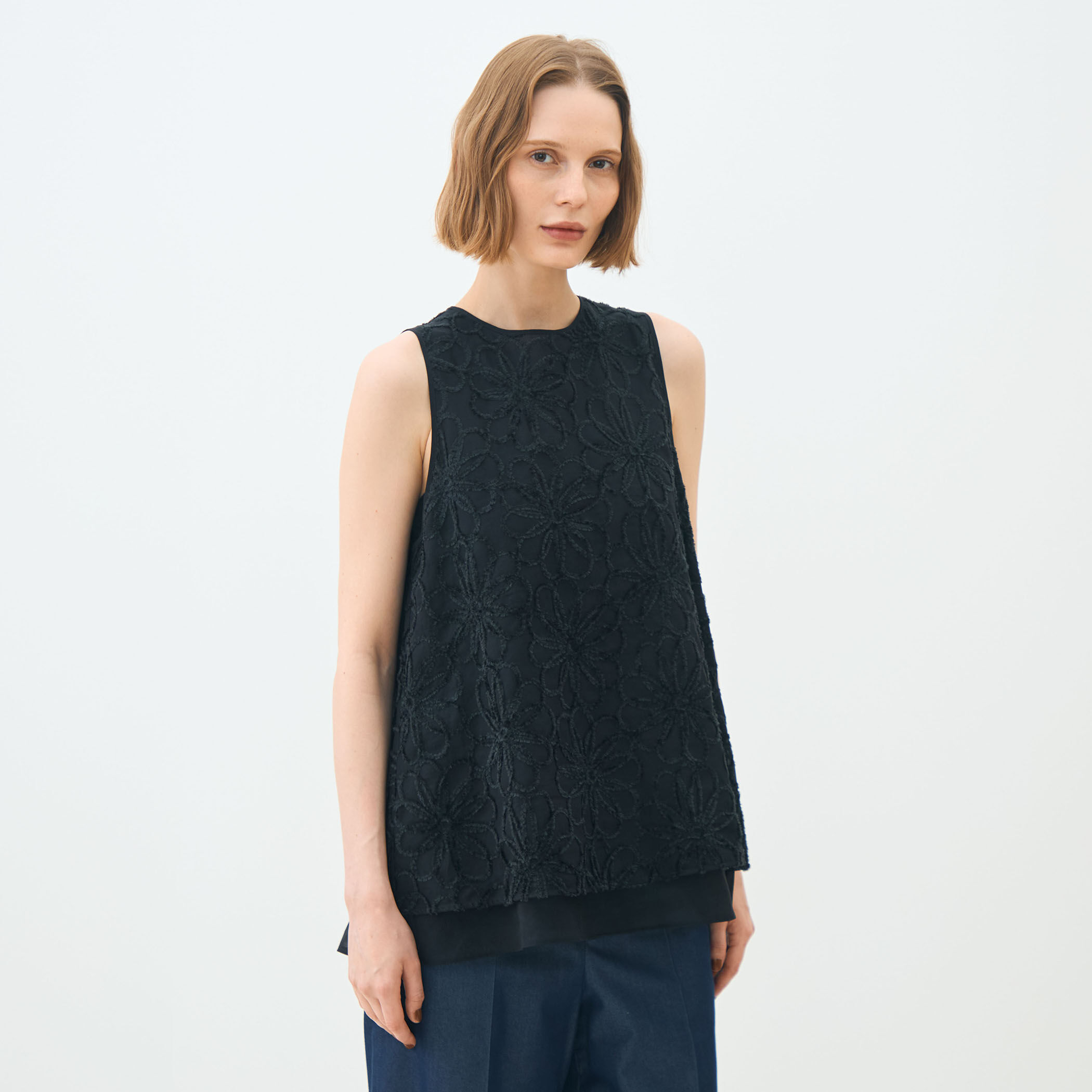 ラインリーフエンブロイダリーキャップスリーブブラウス　トゥモローランド ラインリーフエンブロイダリー キャップスリーブブラウス | maison