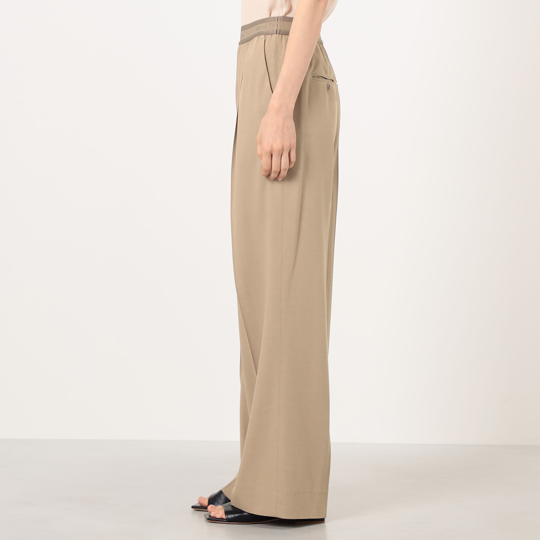 Acne Studios タックパンツ｜トゥモローランド 公式サイト