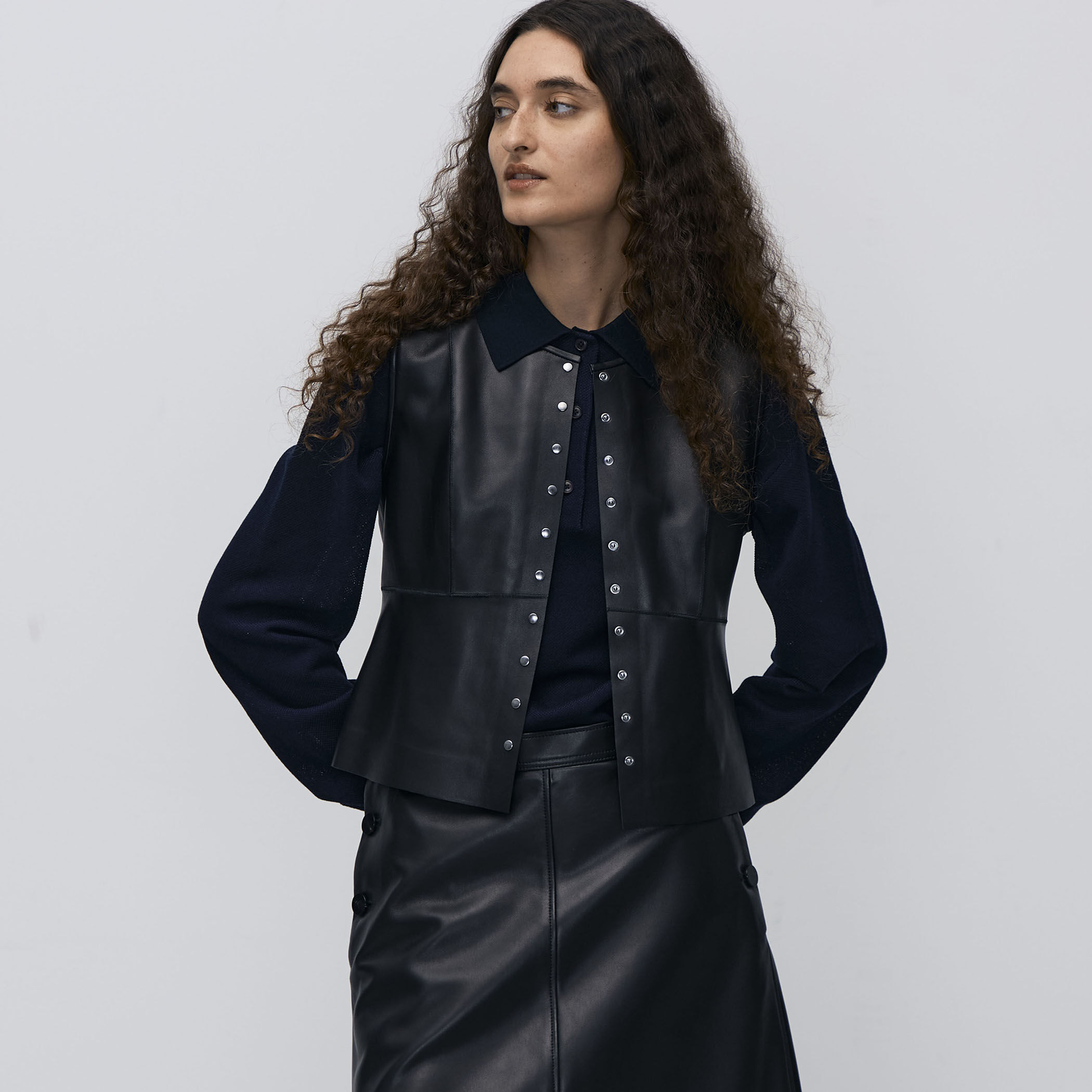 BACCA(バッカ) 23SS ソフトシープレザー ペプラムベスト レディース BACCA（バッカ）の「ソフトシープレザー ペプラムベスト（ベスト