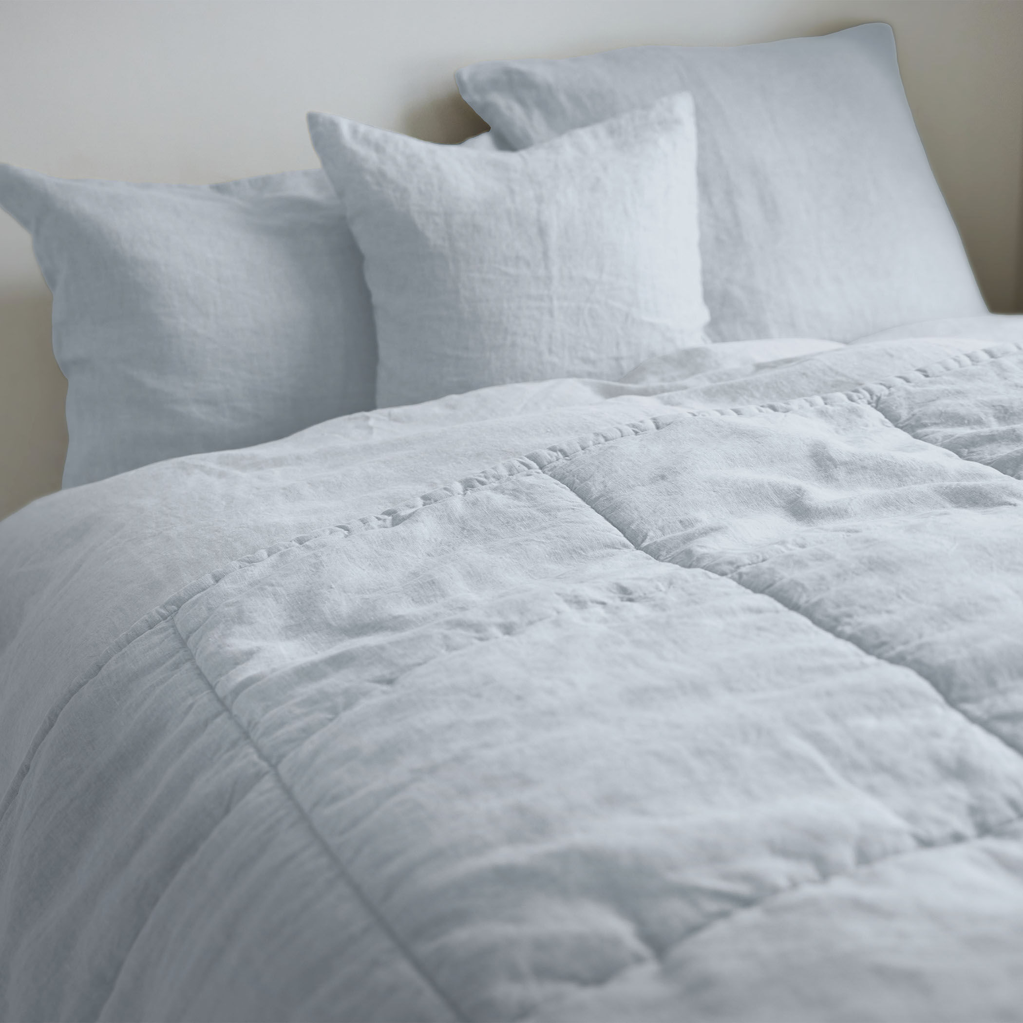 プレーンリネン コンフォーターキルト（クイーン）｜トゥモローランド