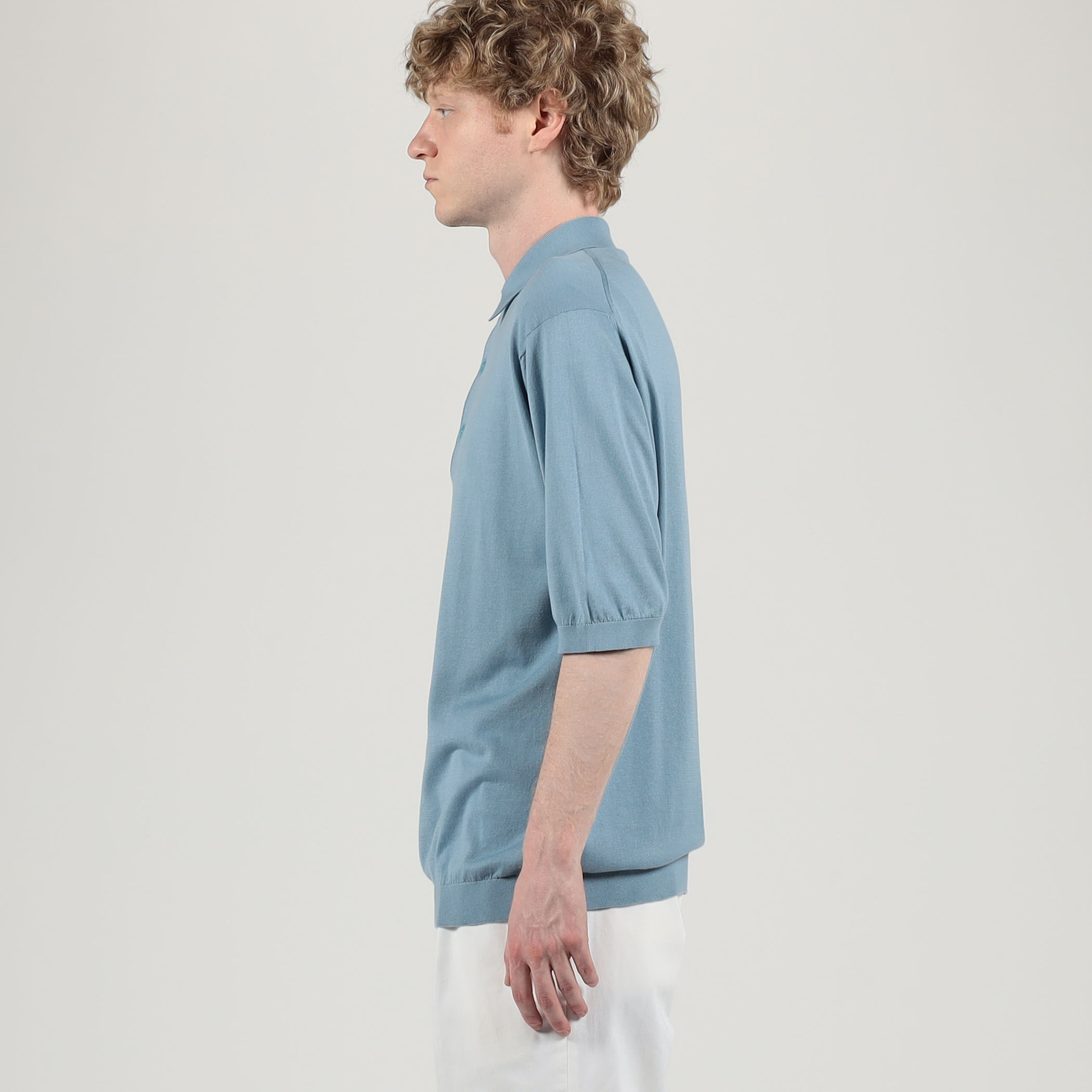 別注】JOHN SMEDLEY コットン ポロカラーニット｜トゥモローランド