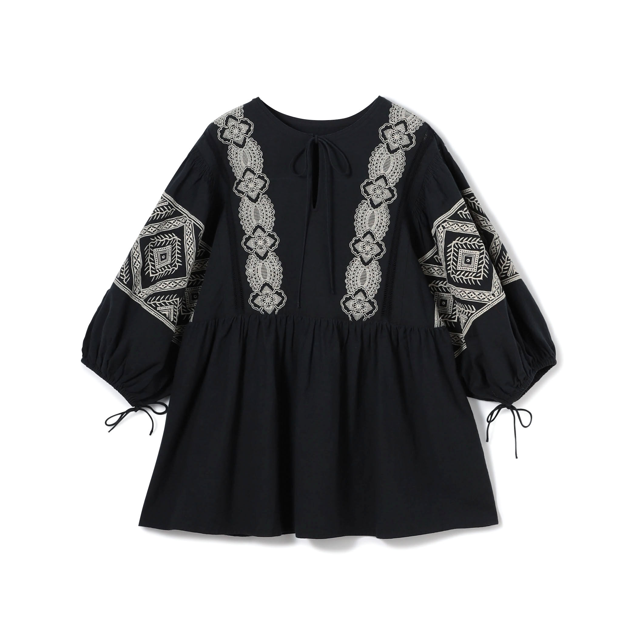 コットンエンブロイダリー ボリュームスリーブブラウス