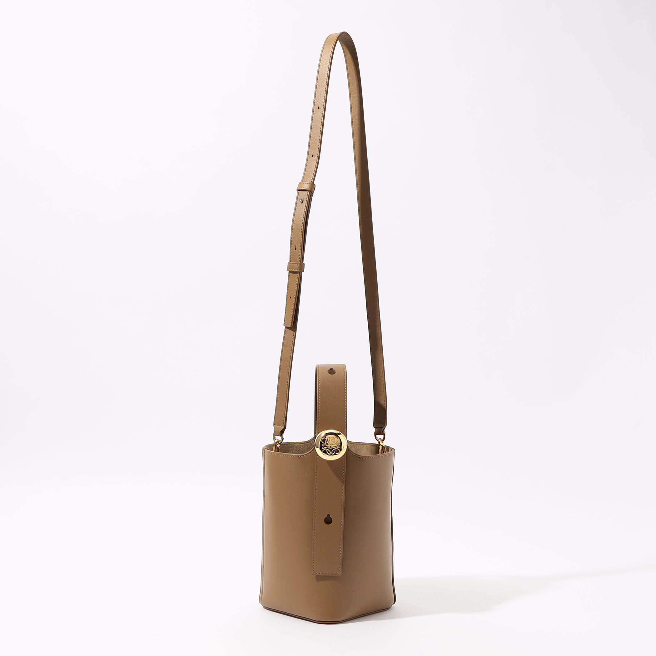 LOEWE ぺブルバケットミニバッグ｜トゥモローランド 公式通販