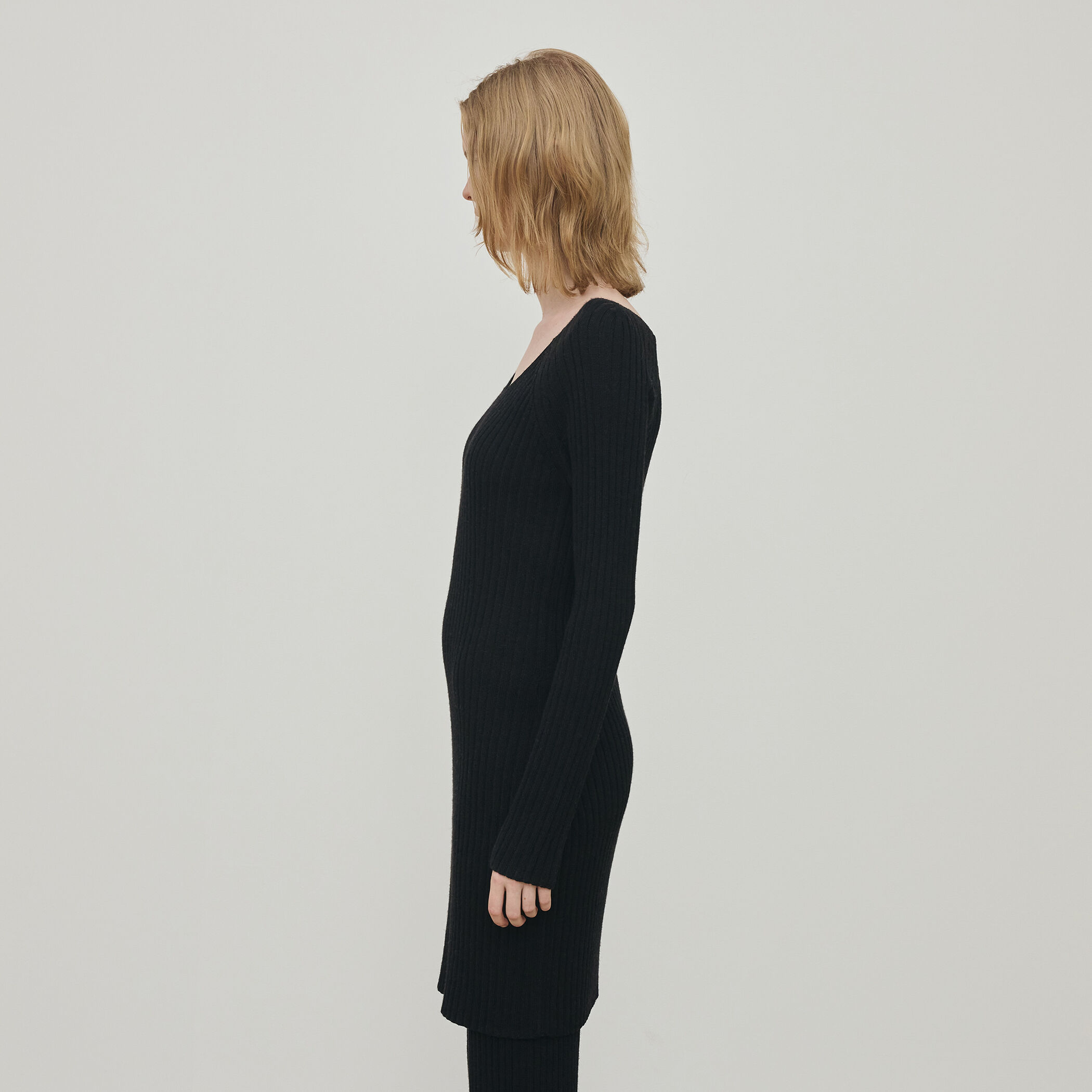 ウールリブ Vネックワンピース｜トゥモローランド 公式通販