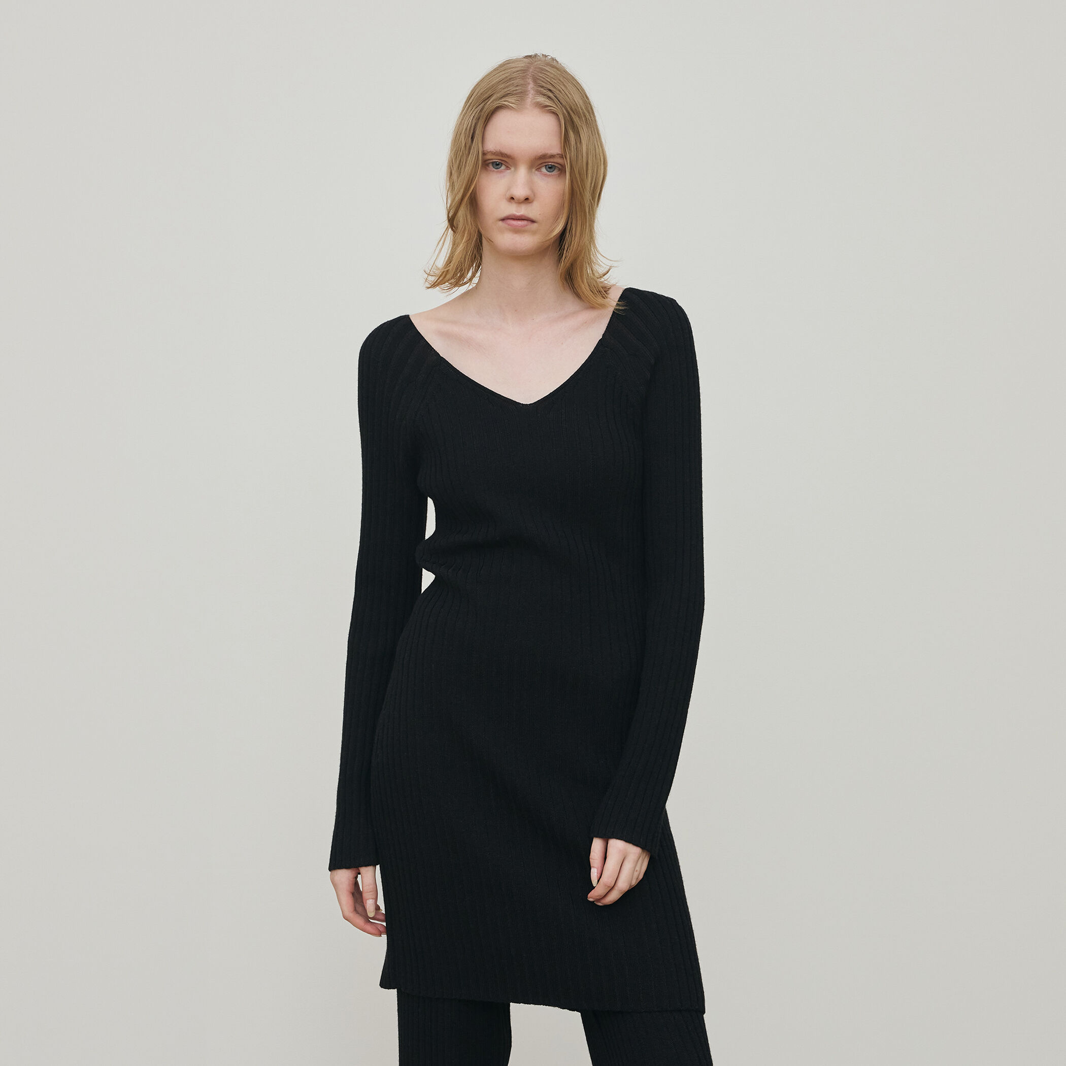 ウールリブ Vネックワンピース｜トゥモローランド 公式通販