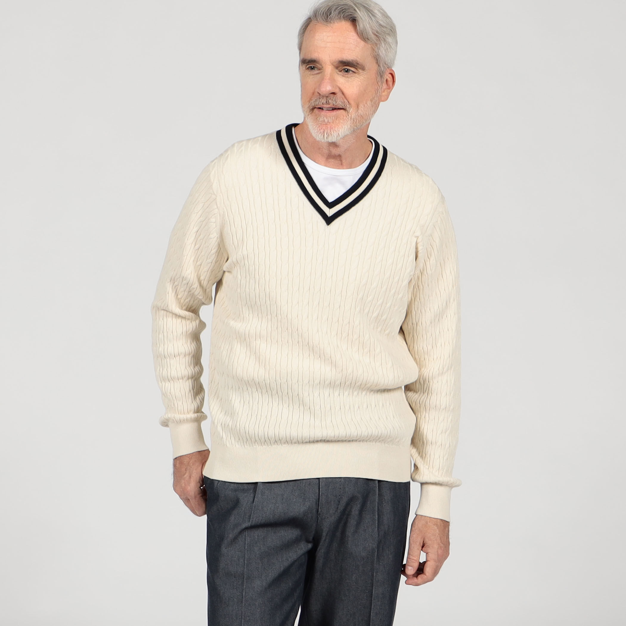 □コットンシルク Vネックプルオーバー ケーブルニット